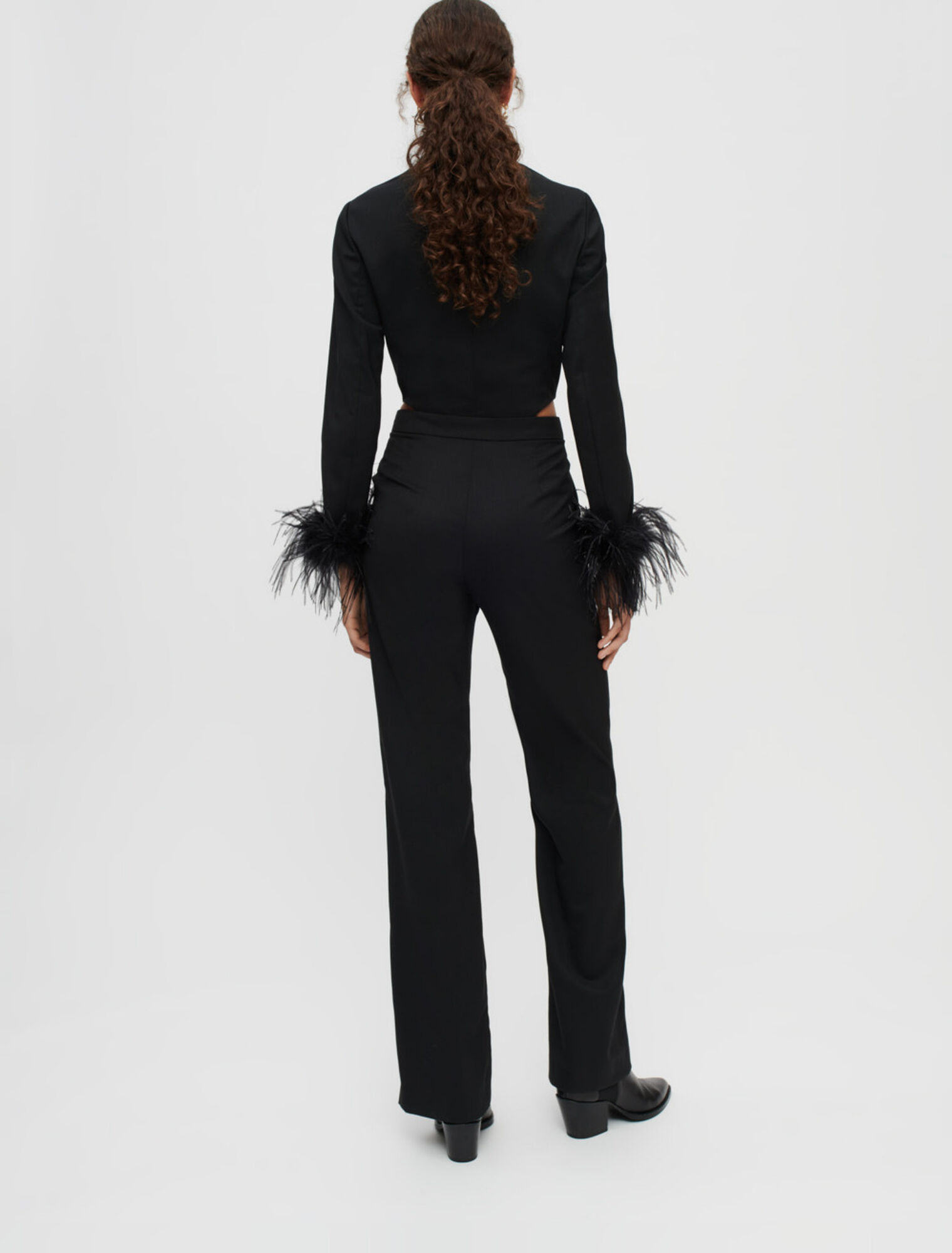Tuta pantalone in piume nere