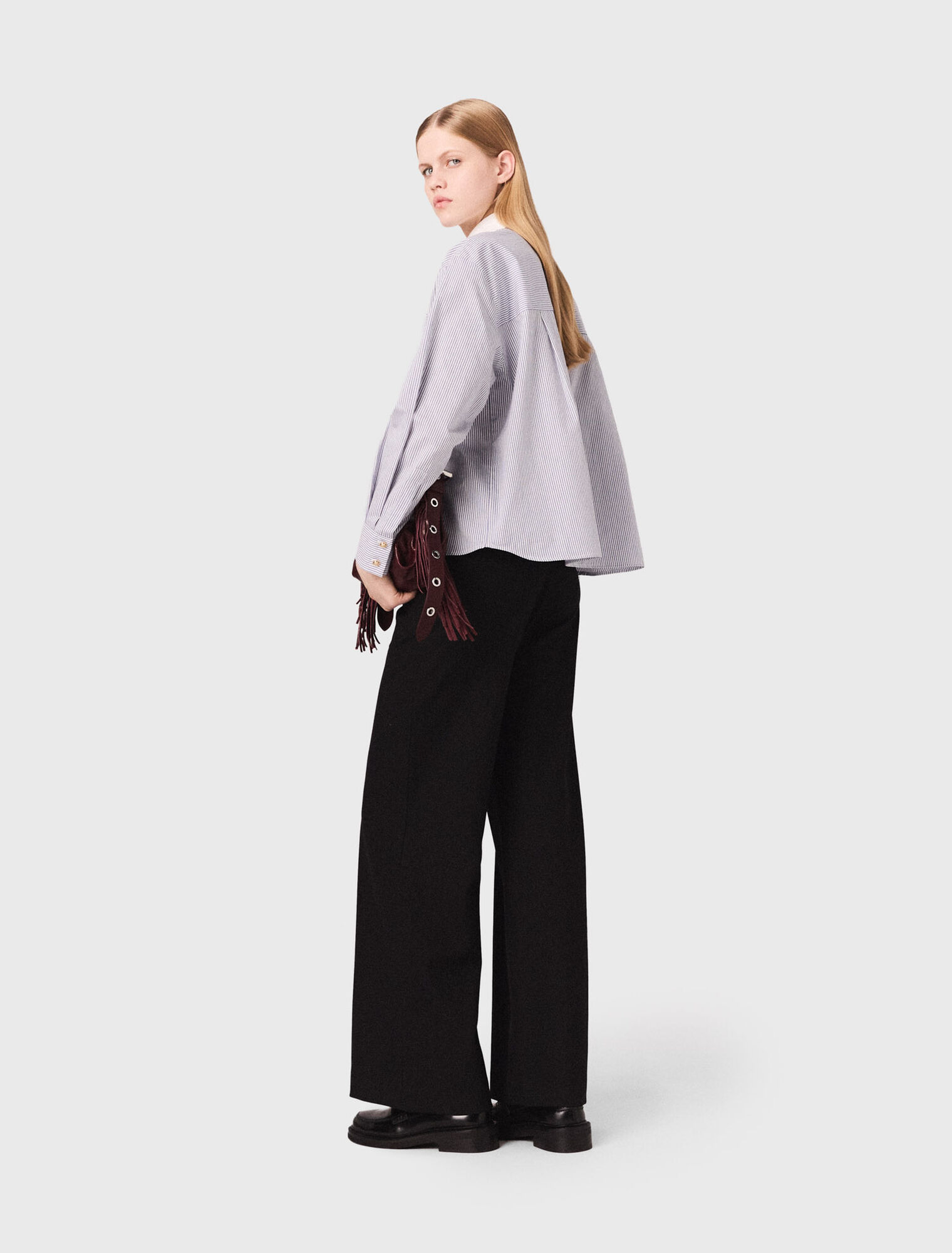 Pantaloni flare