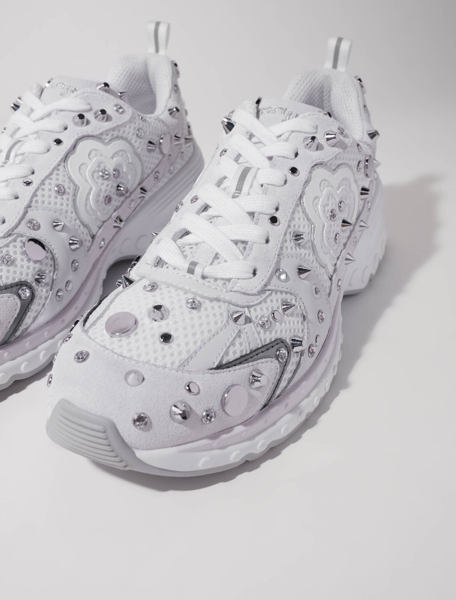 Sneaker M con borchie