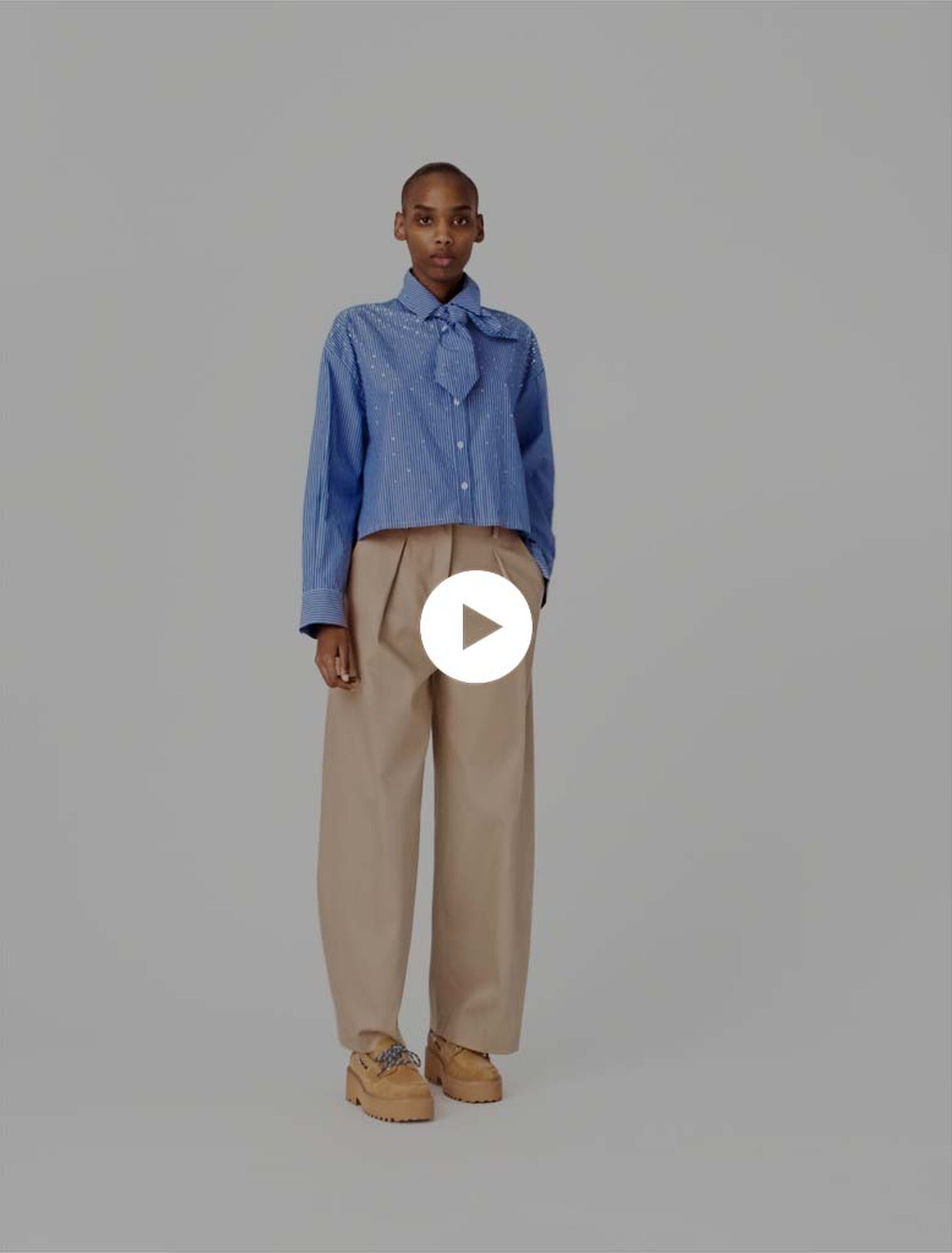 Camicia con fazzoletto rimovibile