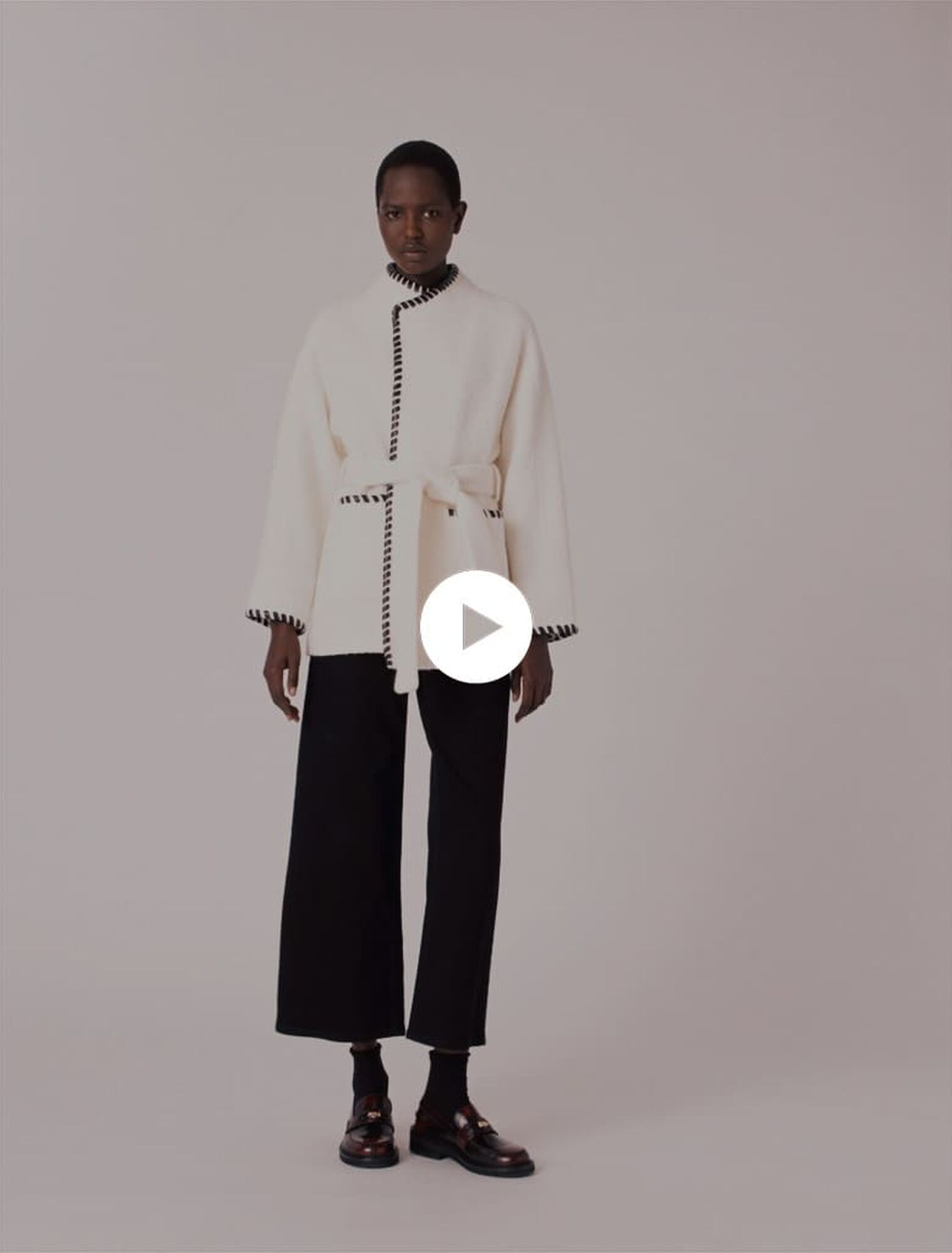 Cappotto foderato con nastro a contrasto