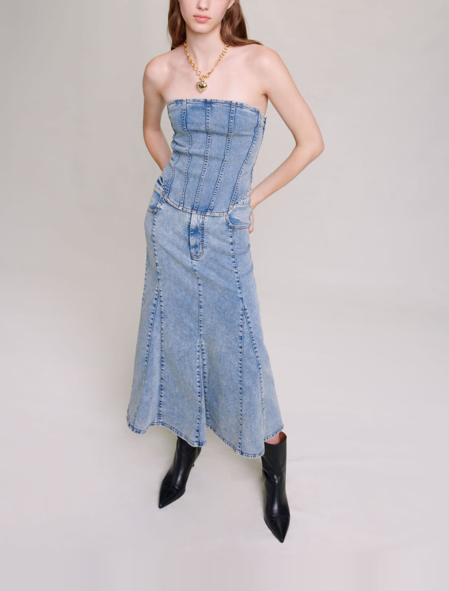 Top a bustier in jeans