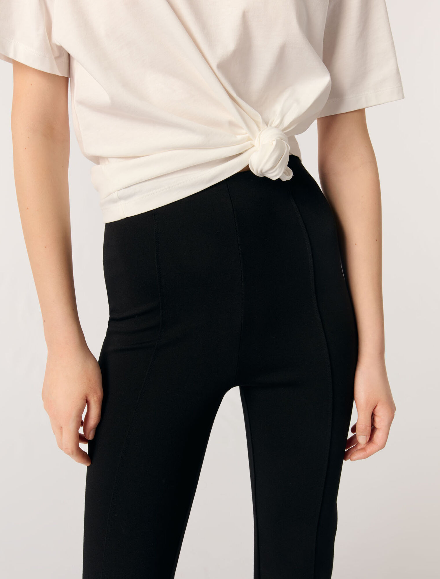 Pantaloni con spacco