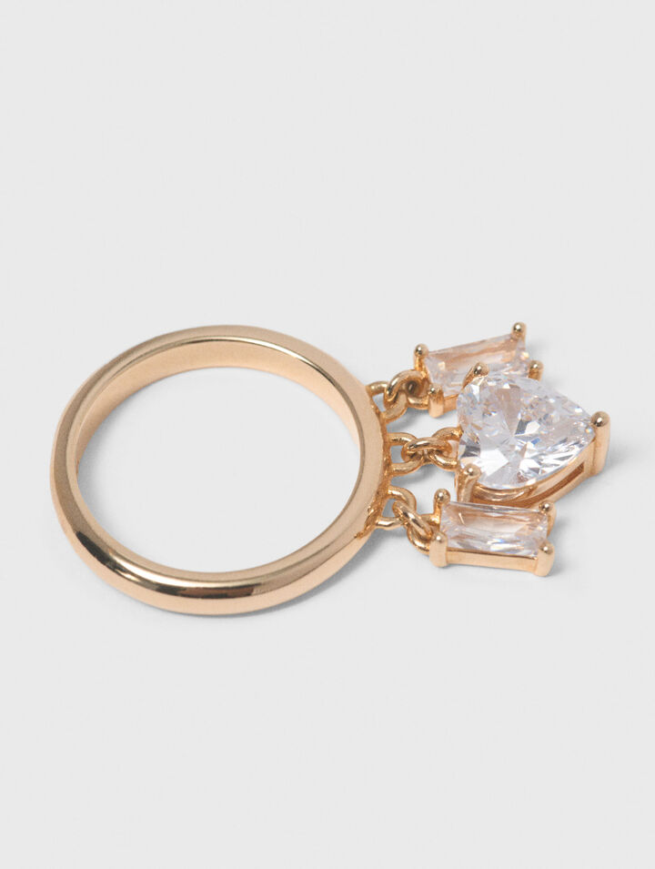 Anello d'oro con gioielli di strass