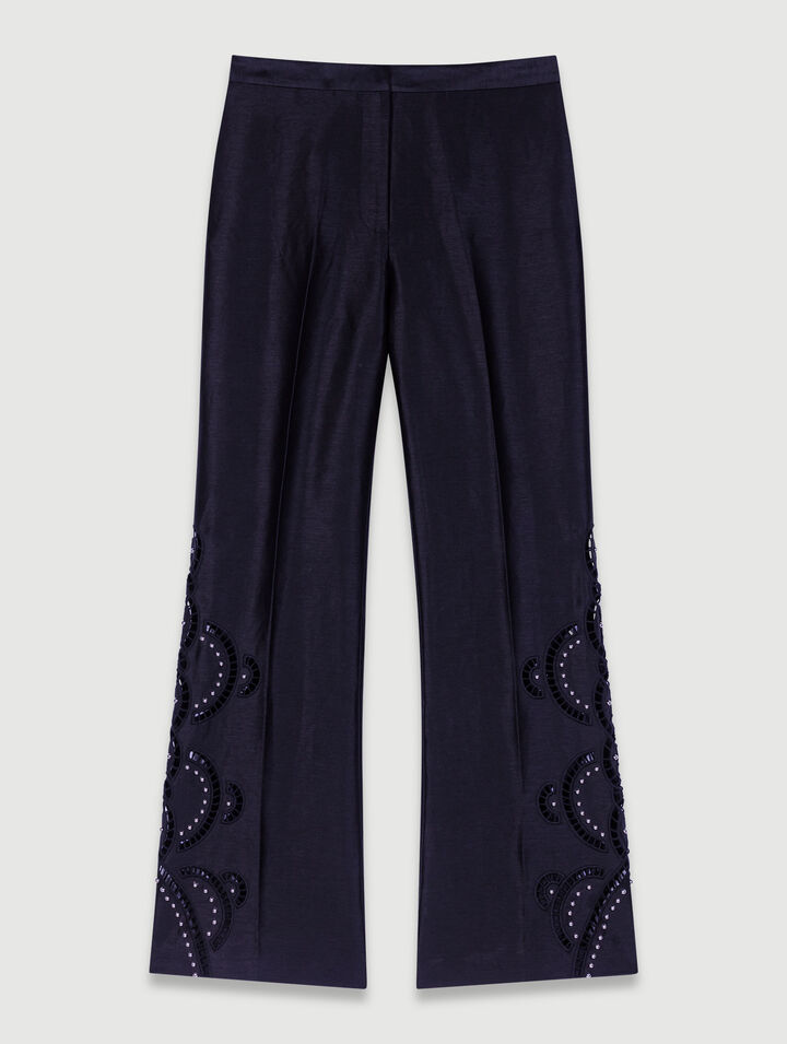 Pantaloni svasati e traforati