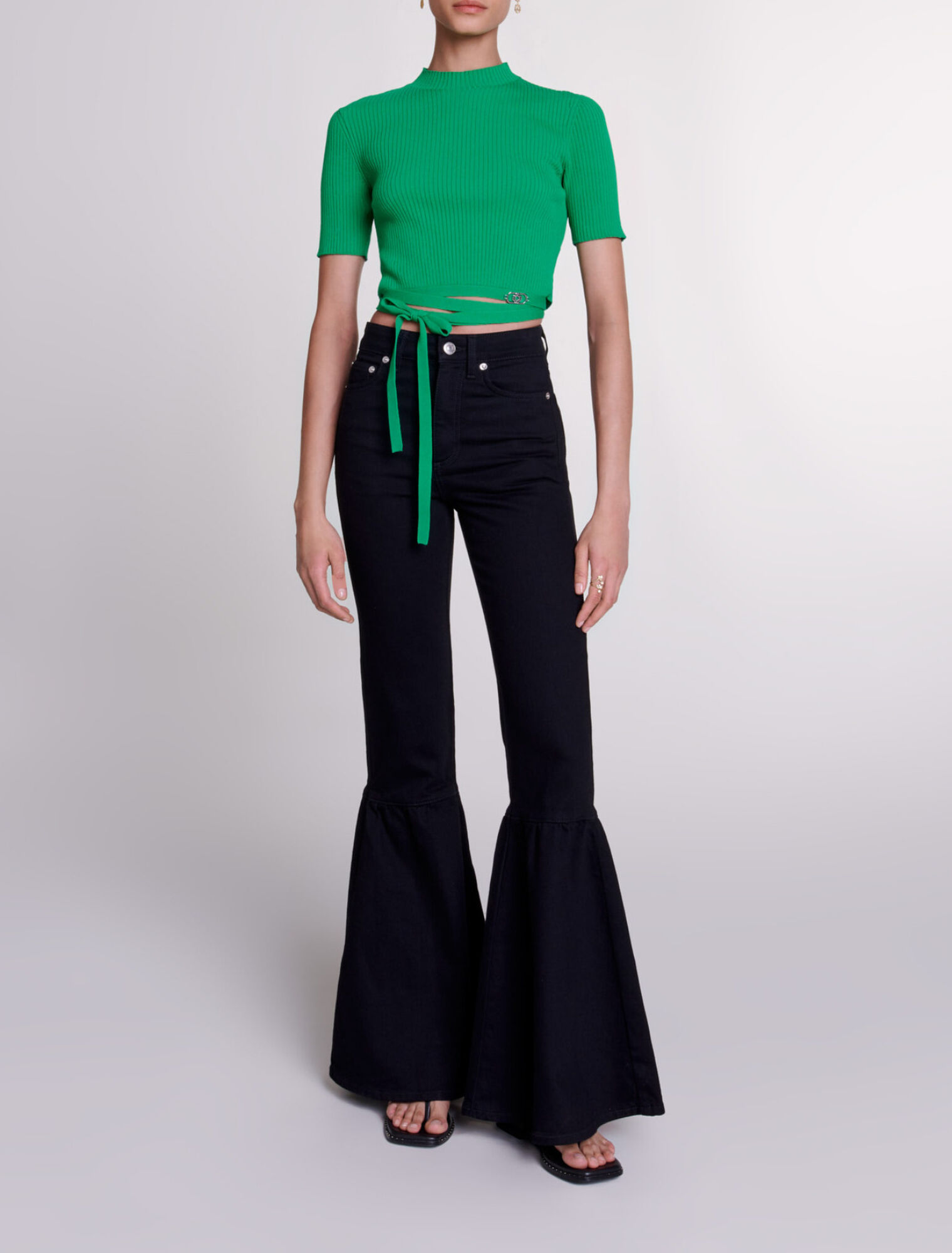 Top corto in maglia con lacci