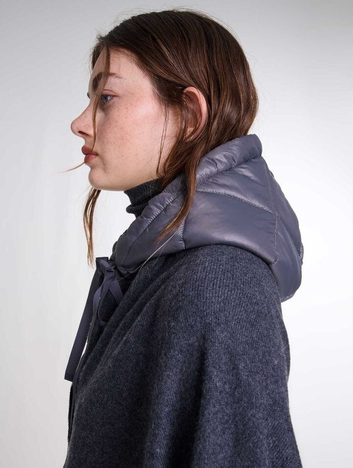 Poncho in lana con cappuccio