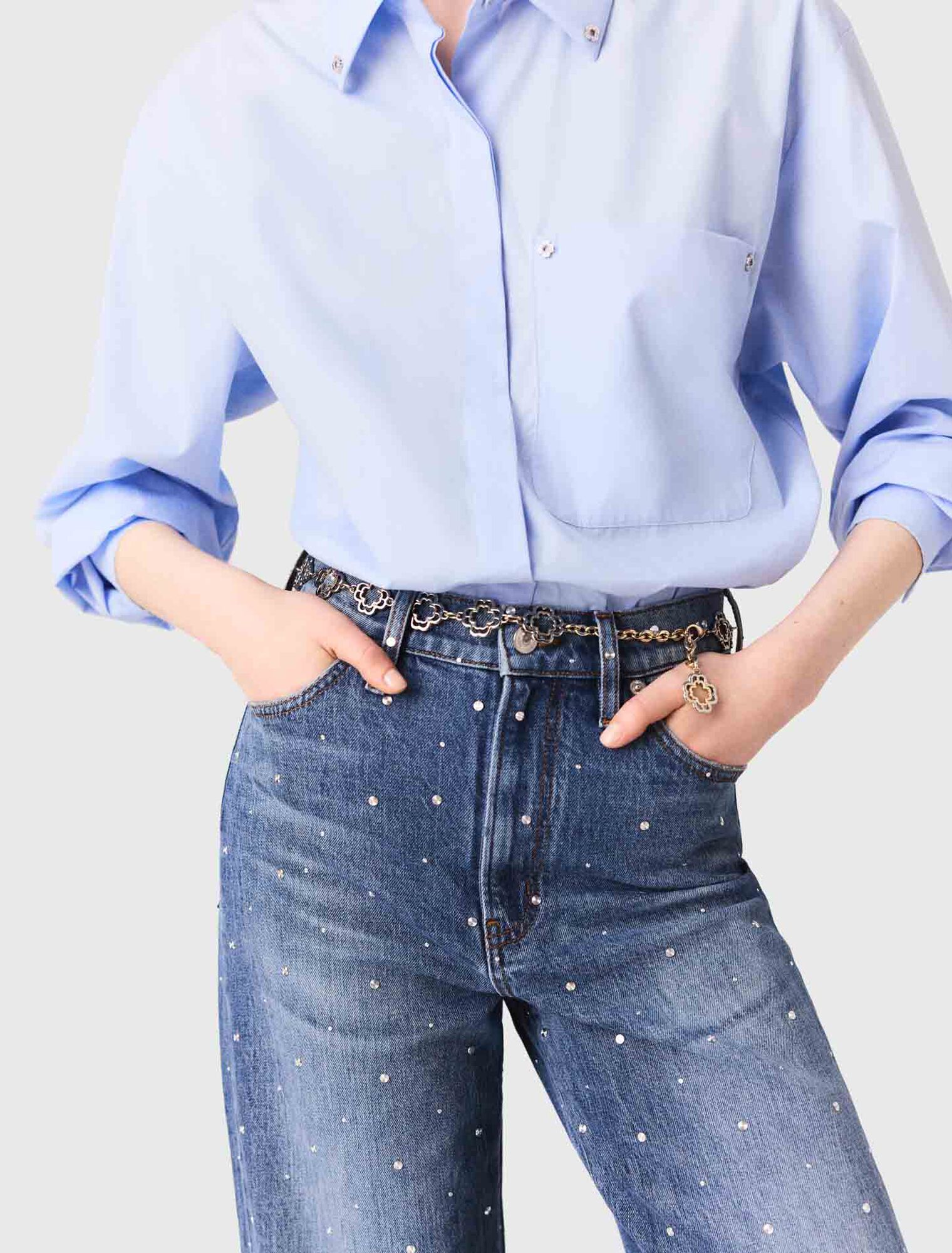 Jeans larghi in denim con borchie