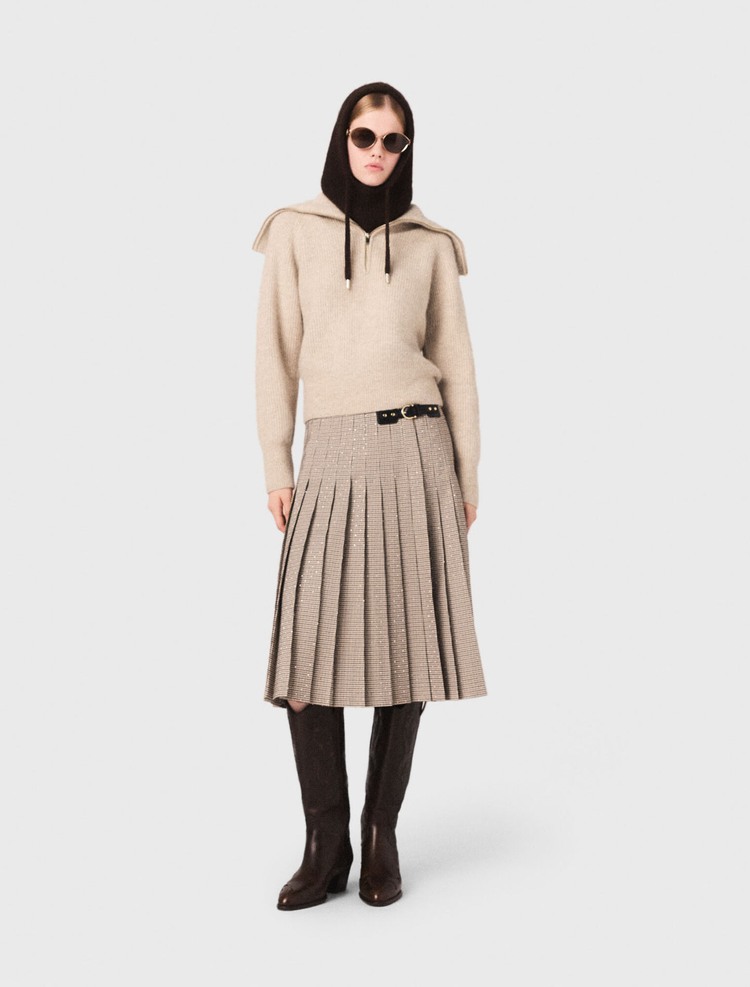 Pullover strassato con collo a mezza zip
