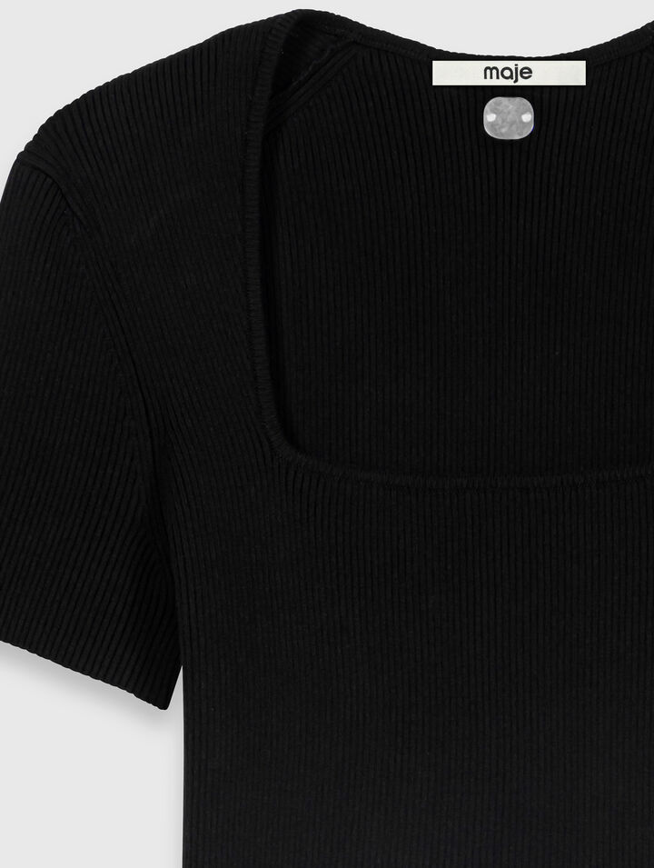 Maglia a coste con scollo quadrato