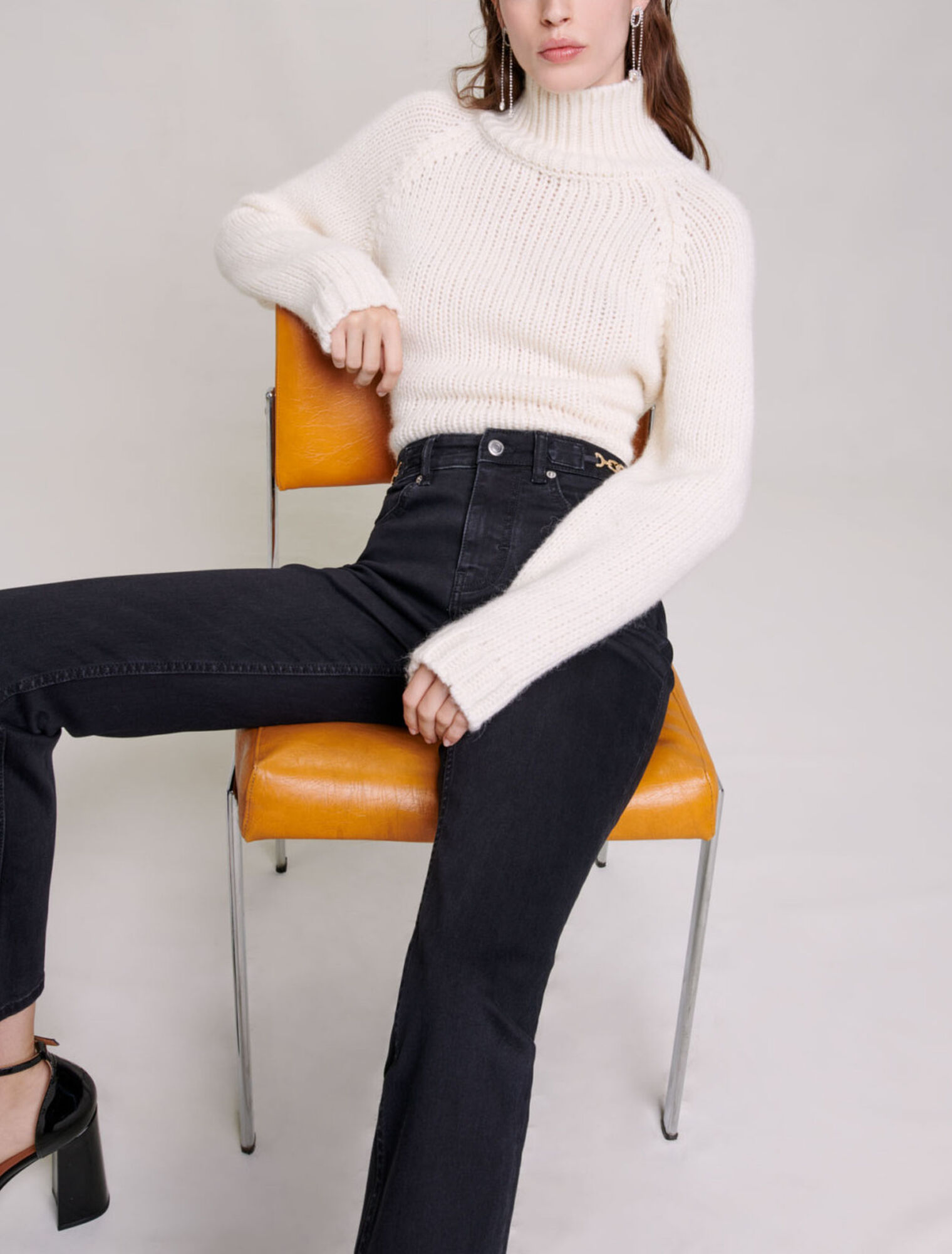 Jeans con catene e frange