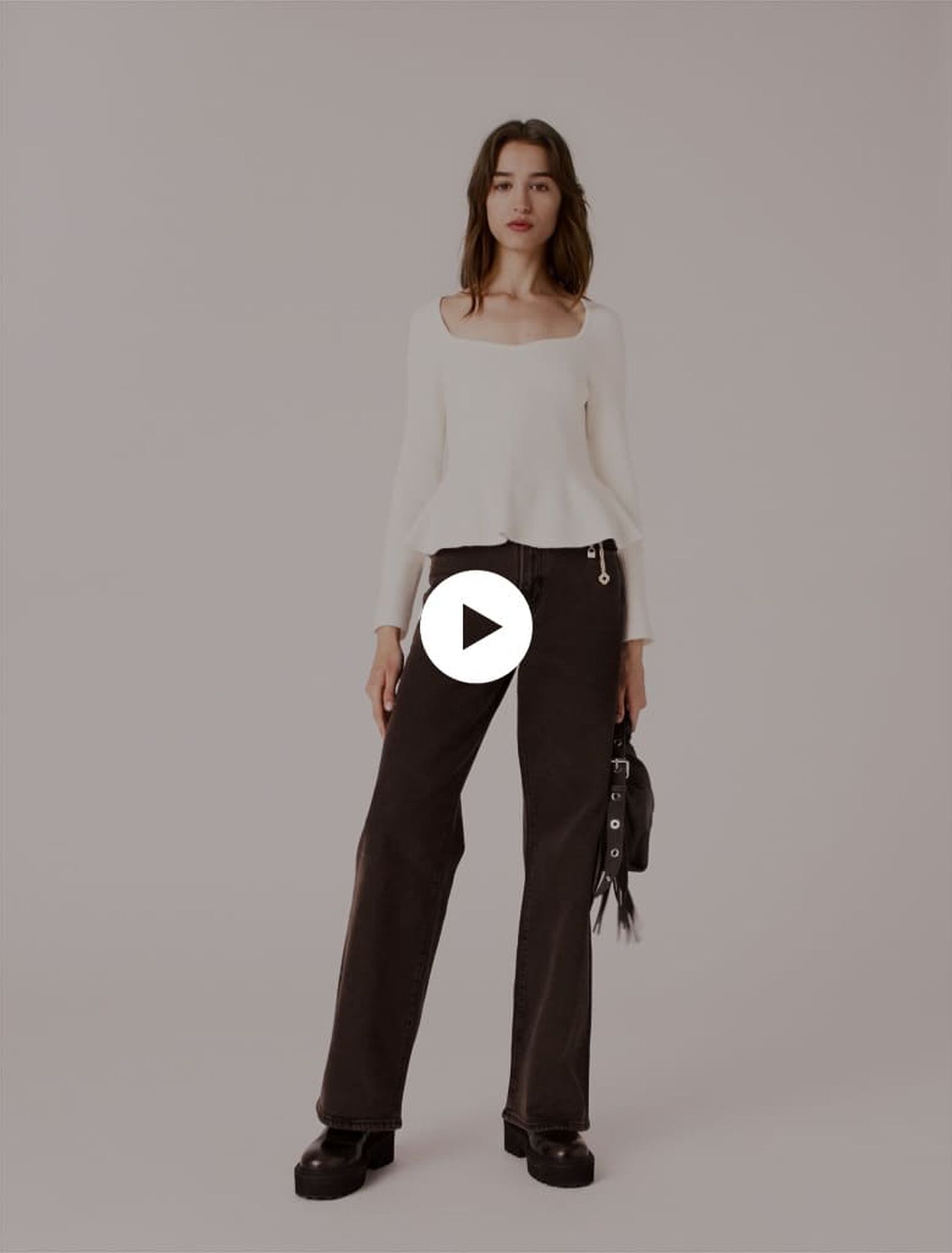 Jeans bootcut con catena
