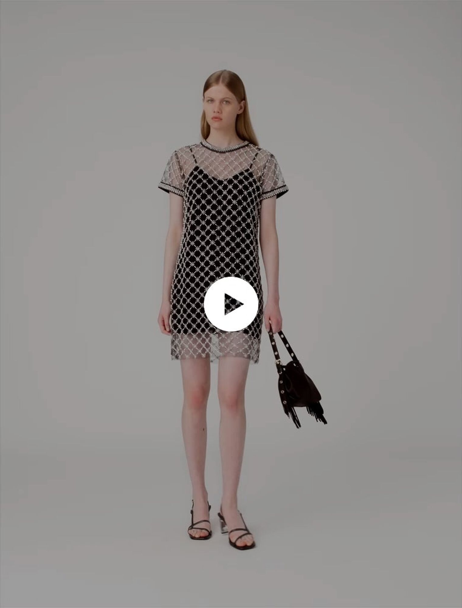 Abito corto in tulle ricamato