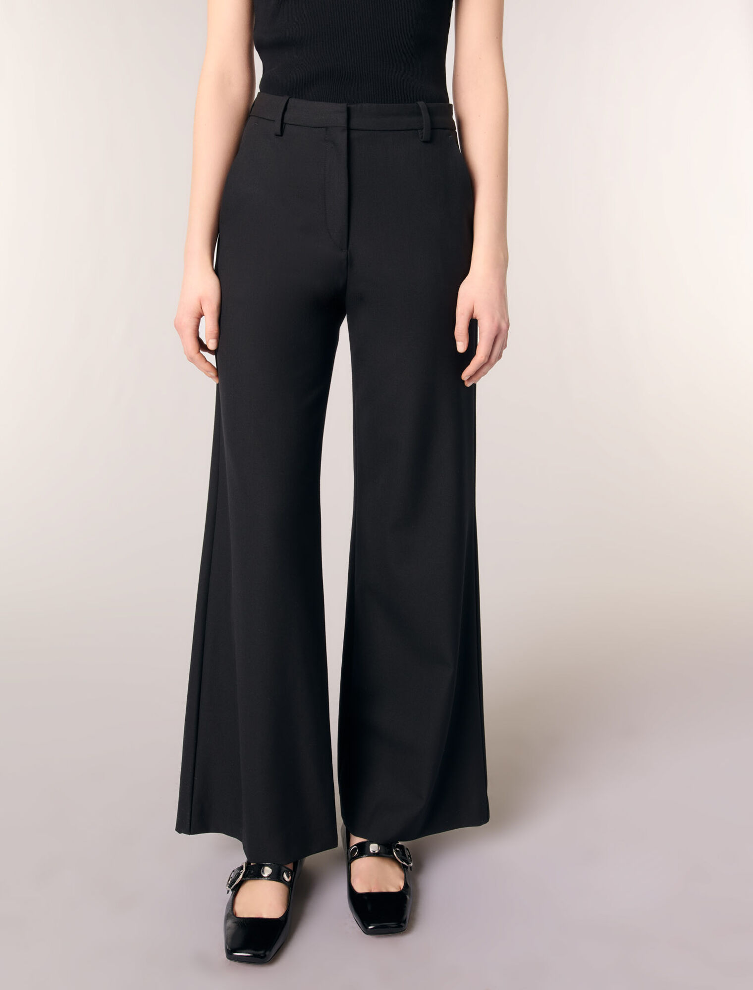 Pantaloni flare