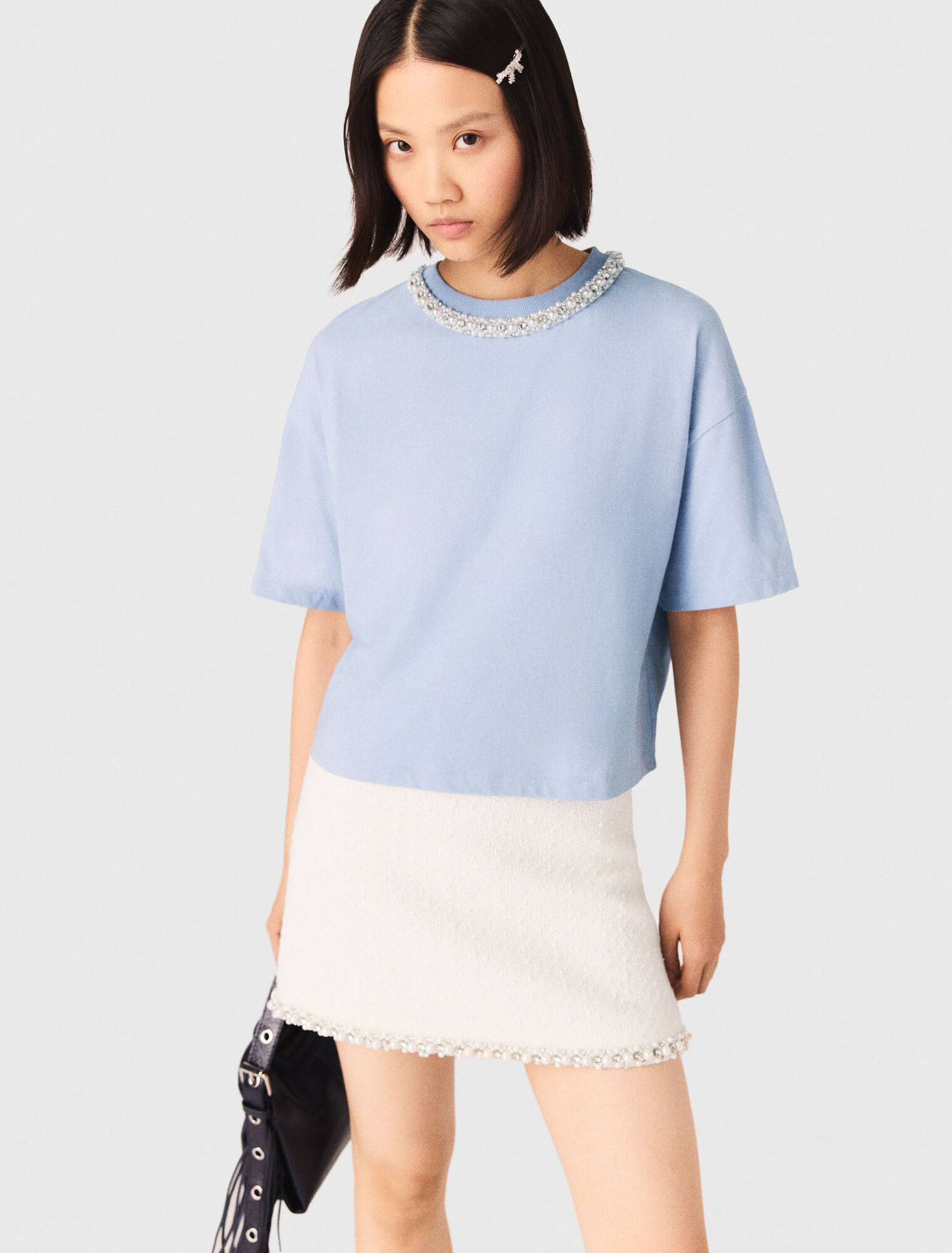 T-shirt con scollo bijou