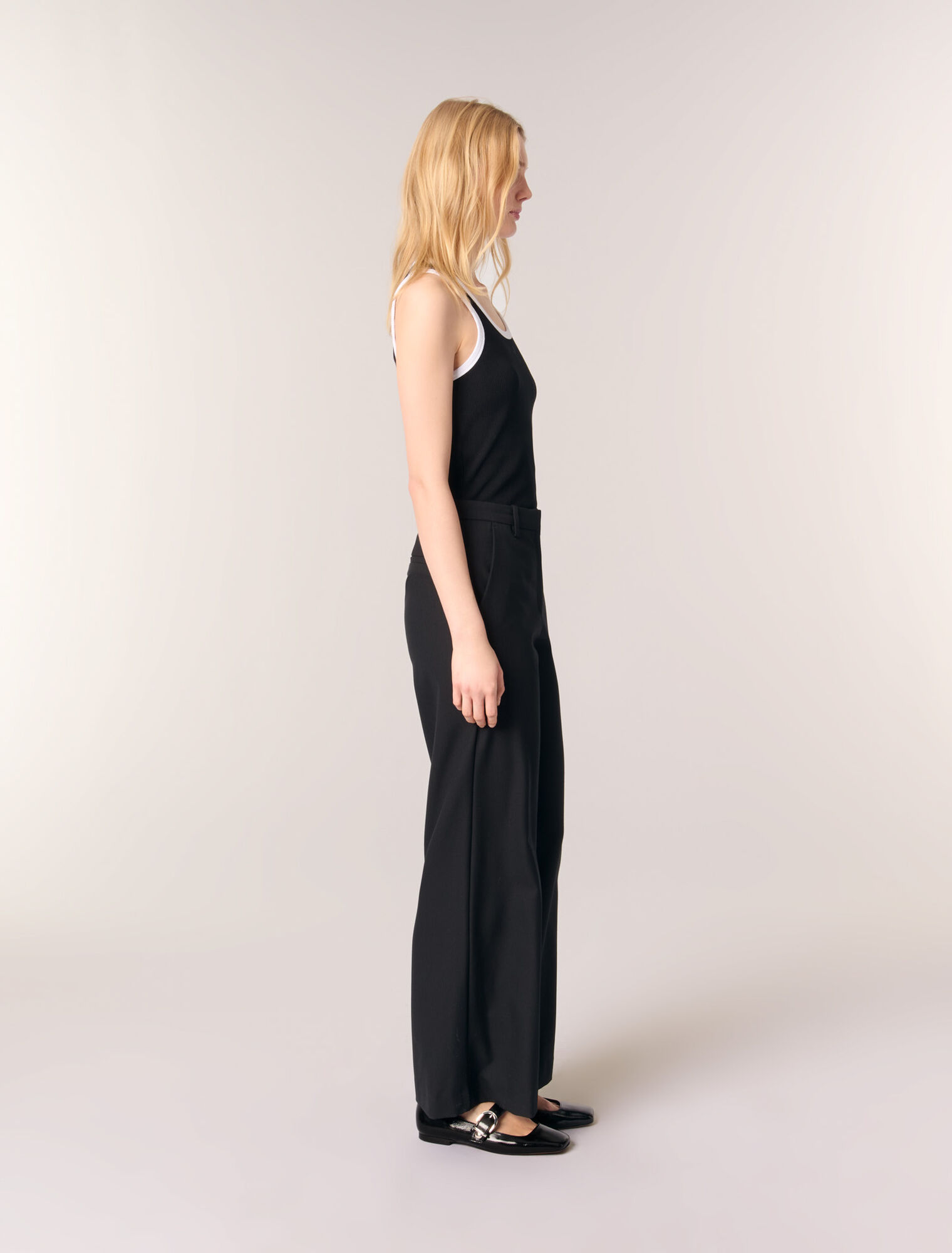Pantaloni flare