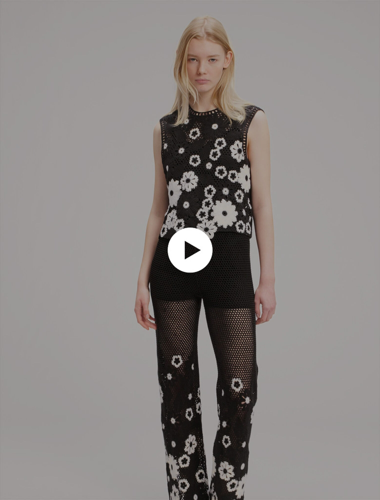 Pantaloni in crochet floreale