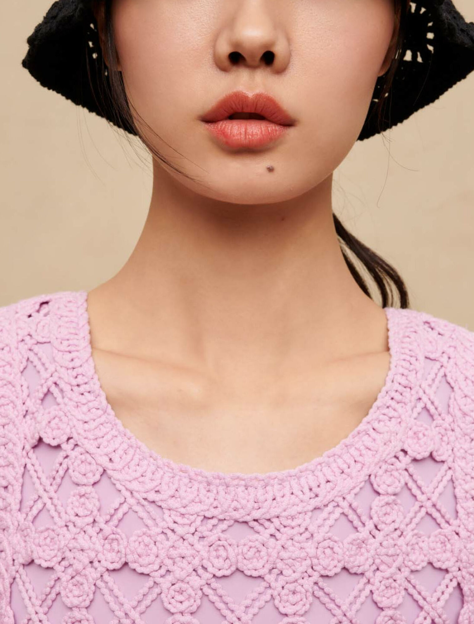 Crop top all'uncinetto