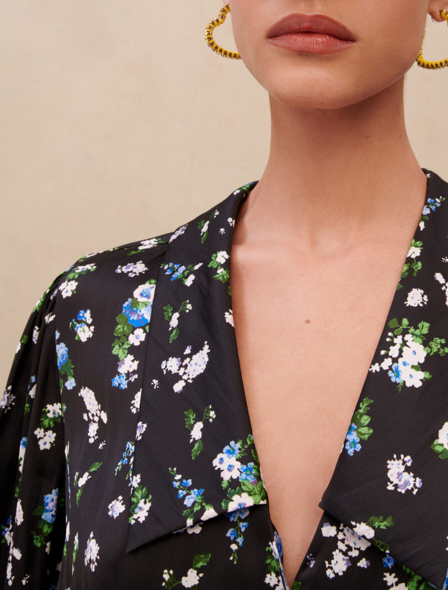 Abito con smock e stampa floreale