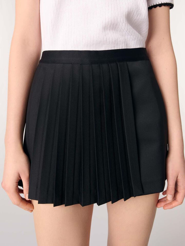 Shorts dritti plissettati