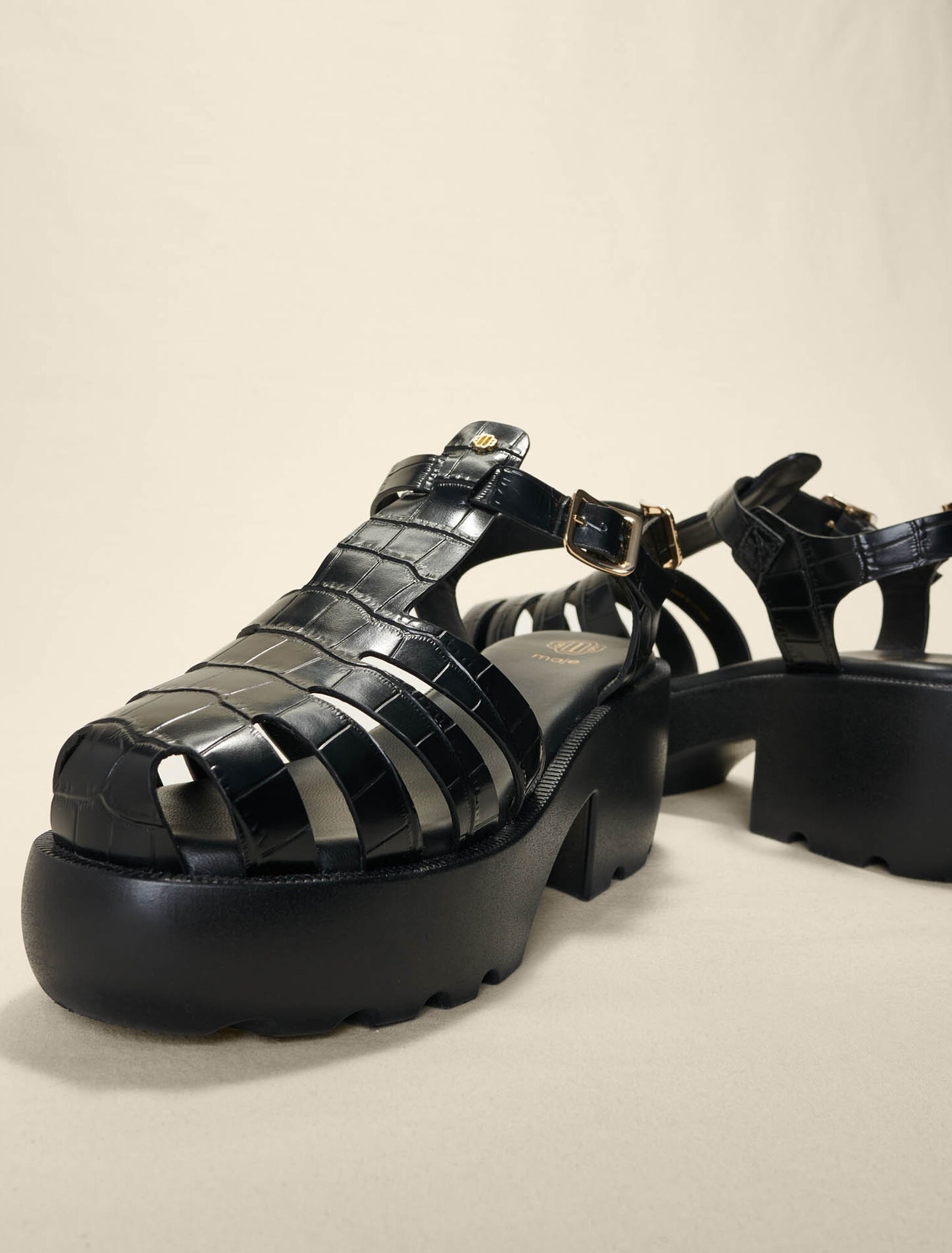 Sandali dentellati in pelle