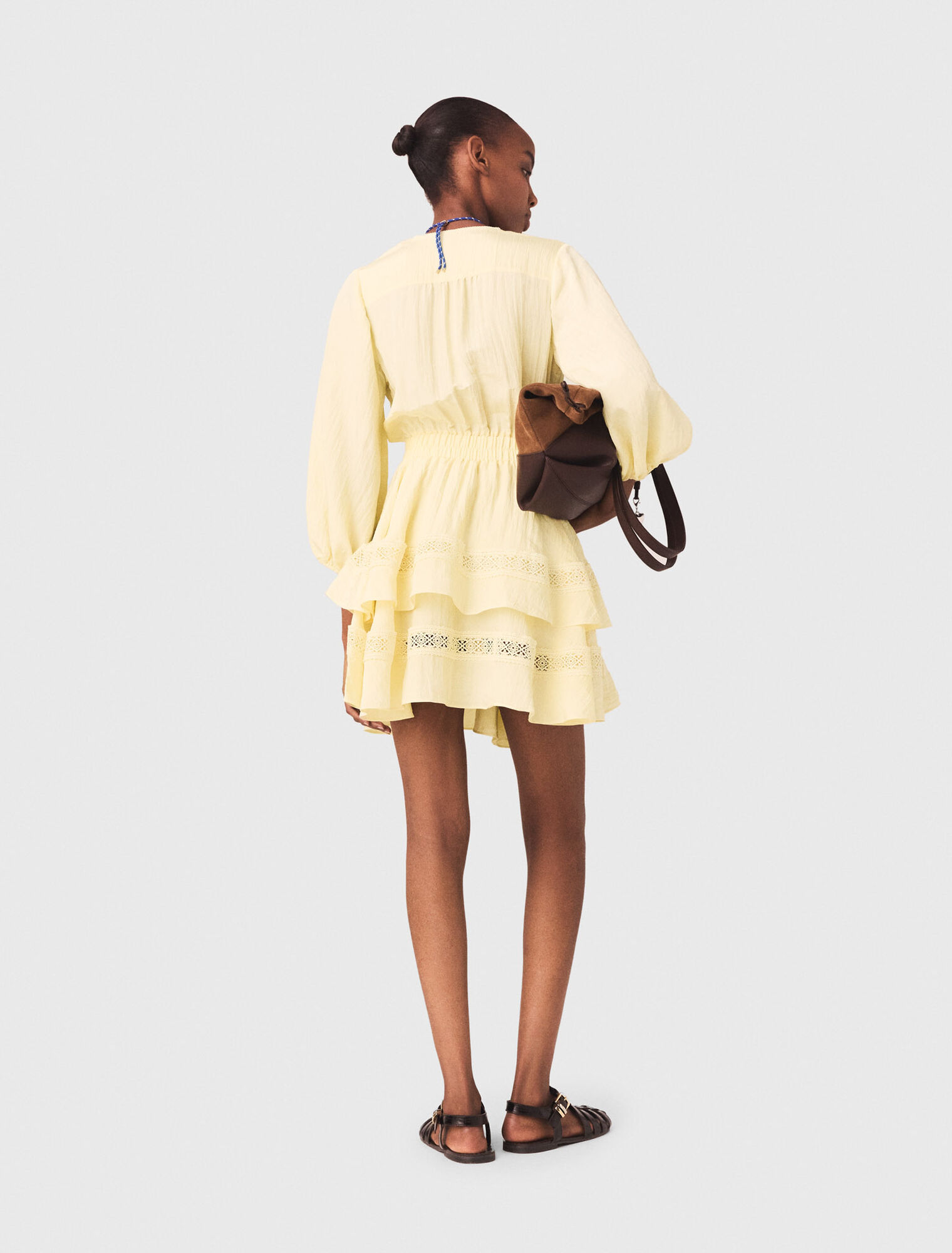 Abito corto con volant