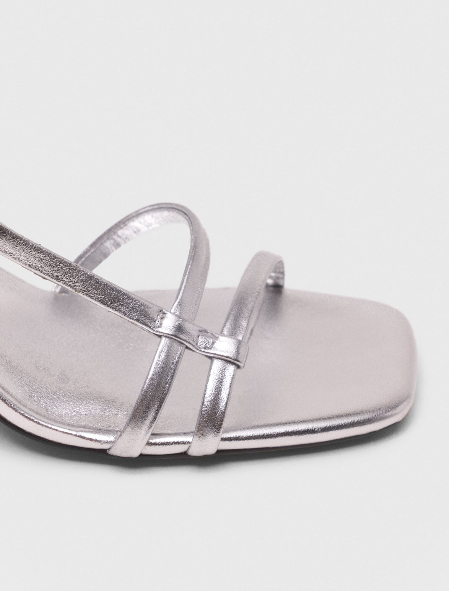 Sandali con listini metallici tacco