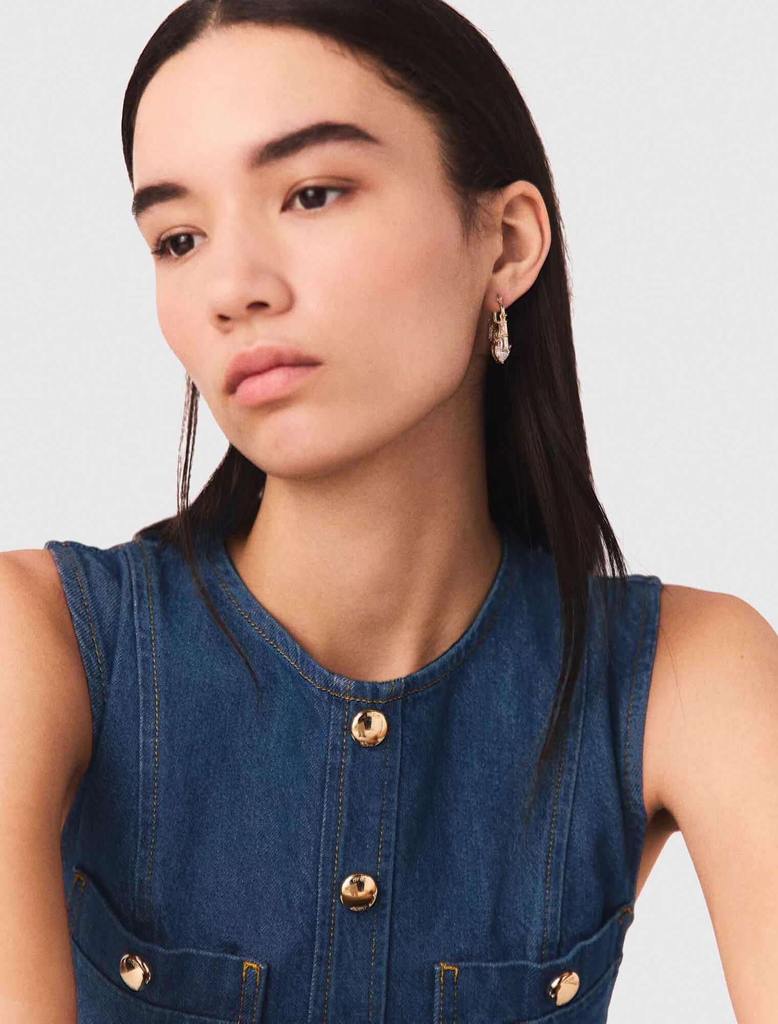 Cerchi dorati con gioielli strass