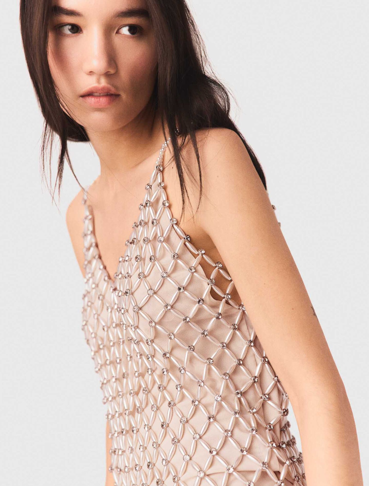 Abito corto perlato con fodera