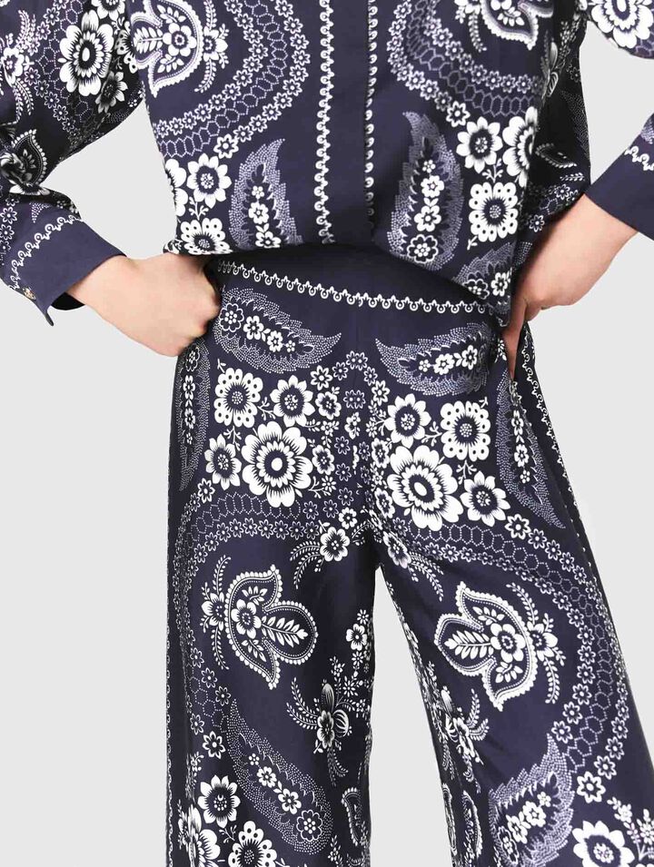 Pantaloni fluidi con stampa