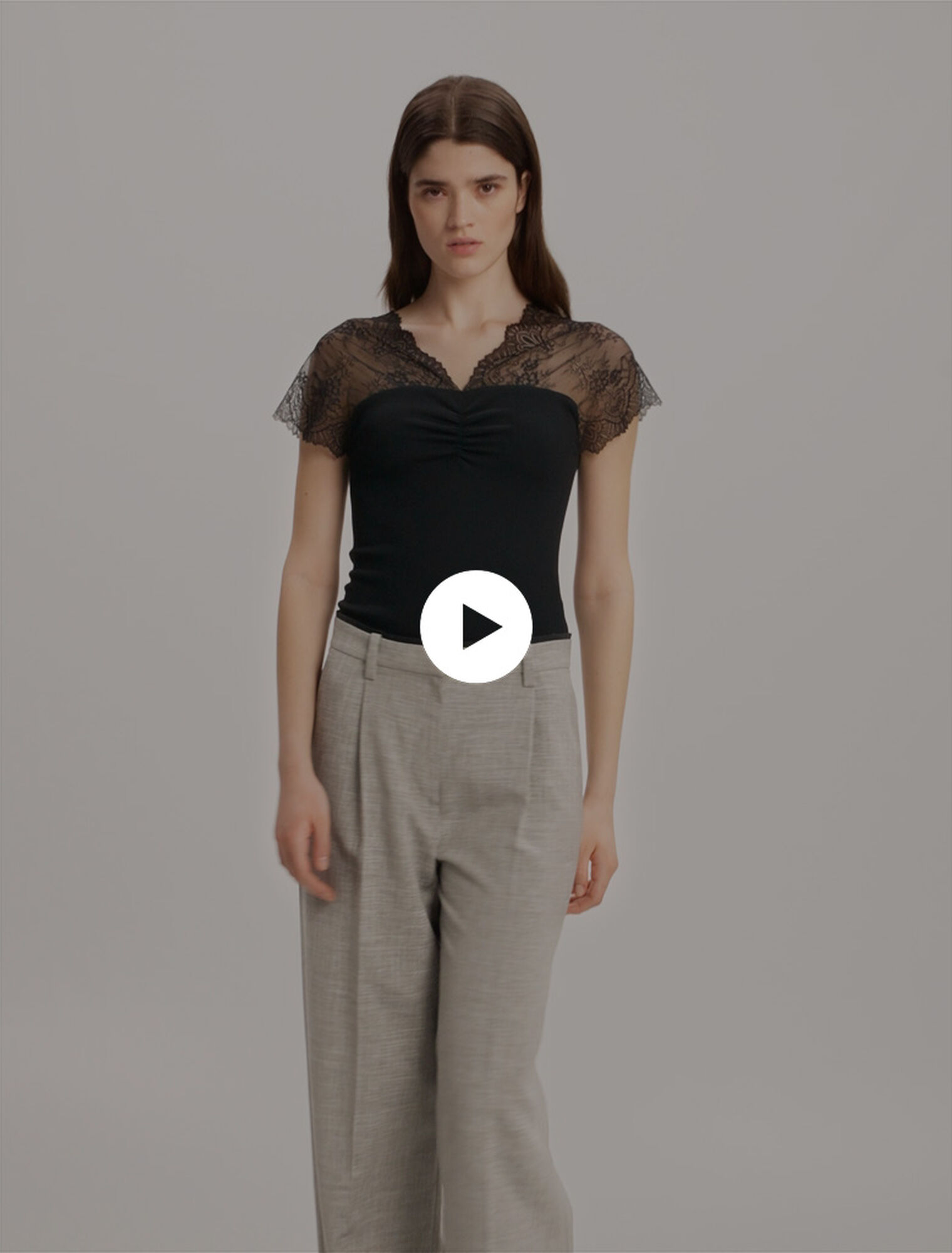 Top in jersey con applicazioni in pizzo