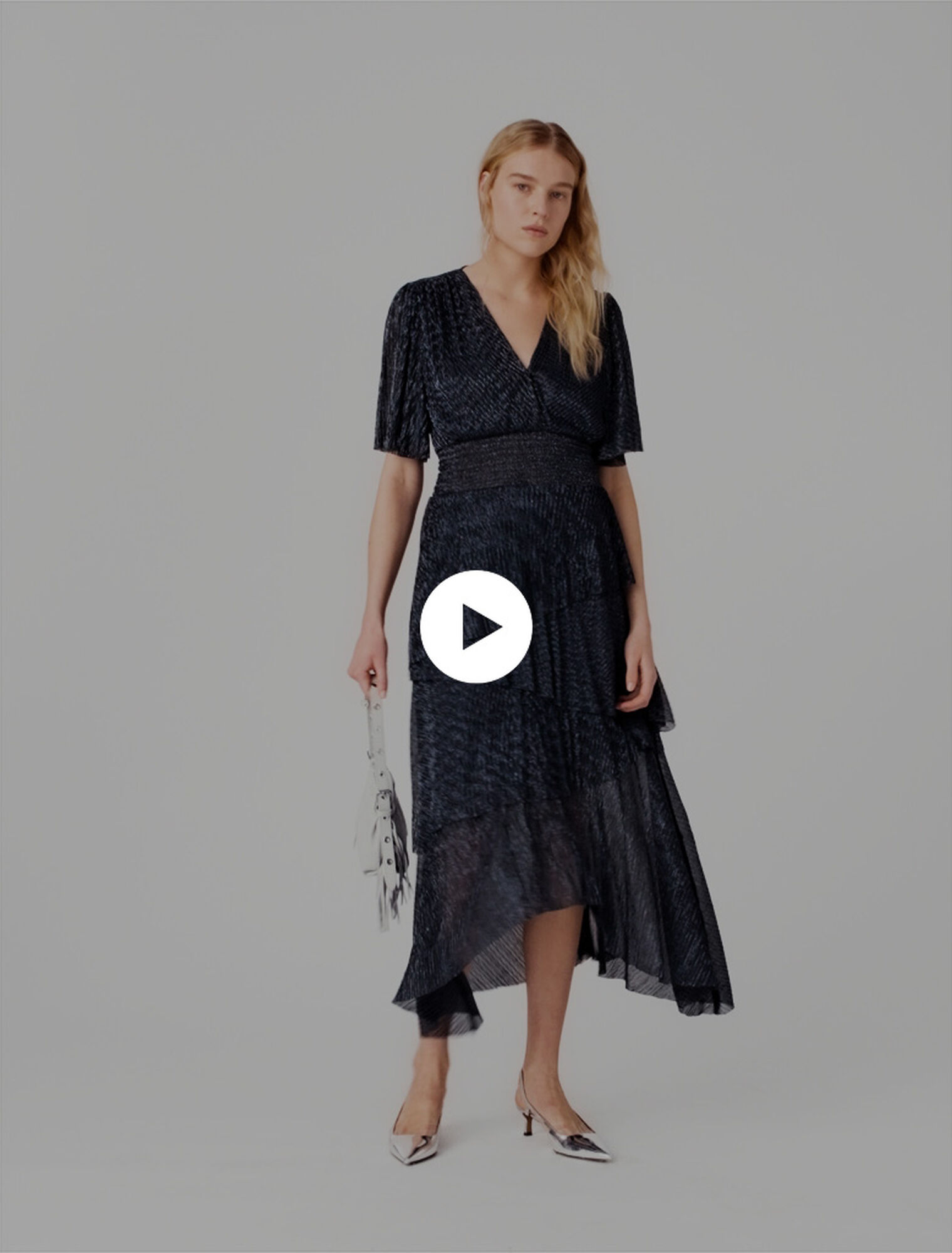 Abito midi metallizzato con balze