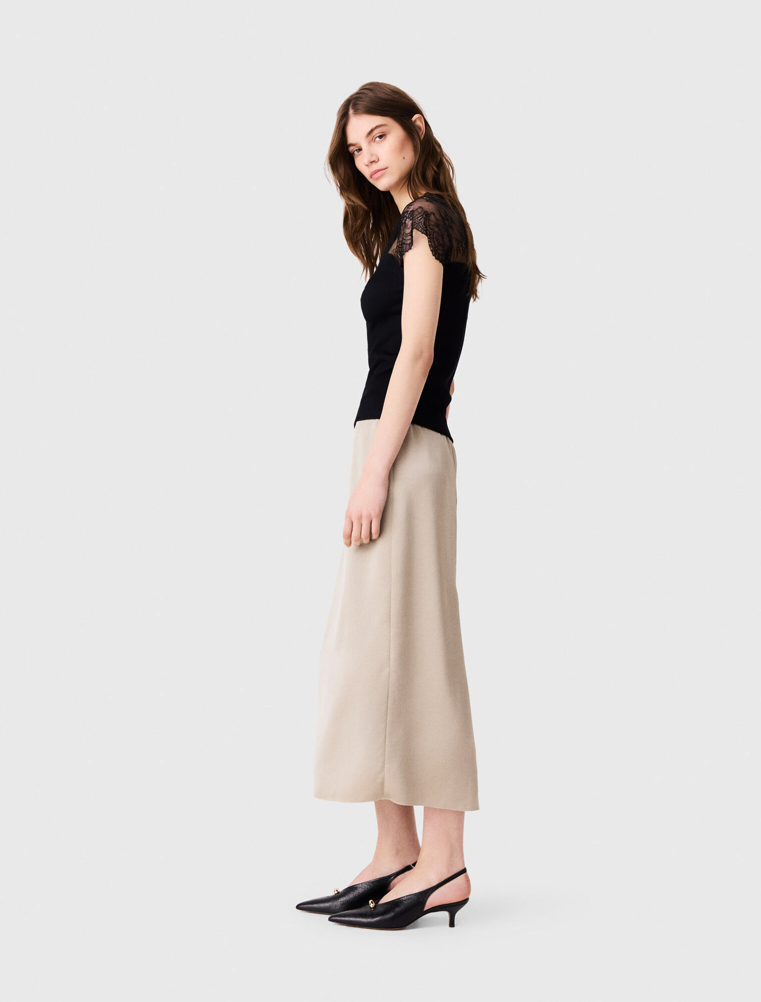 Top in jersey con applicazioni in pizzo