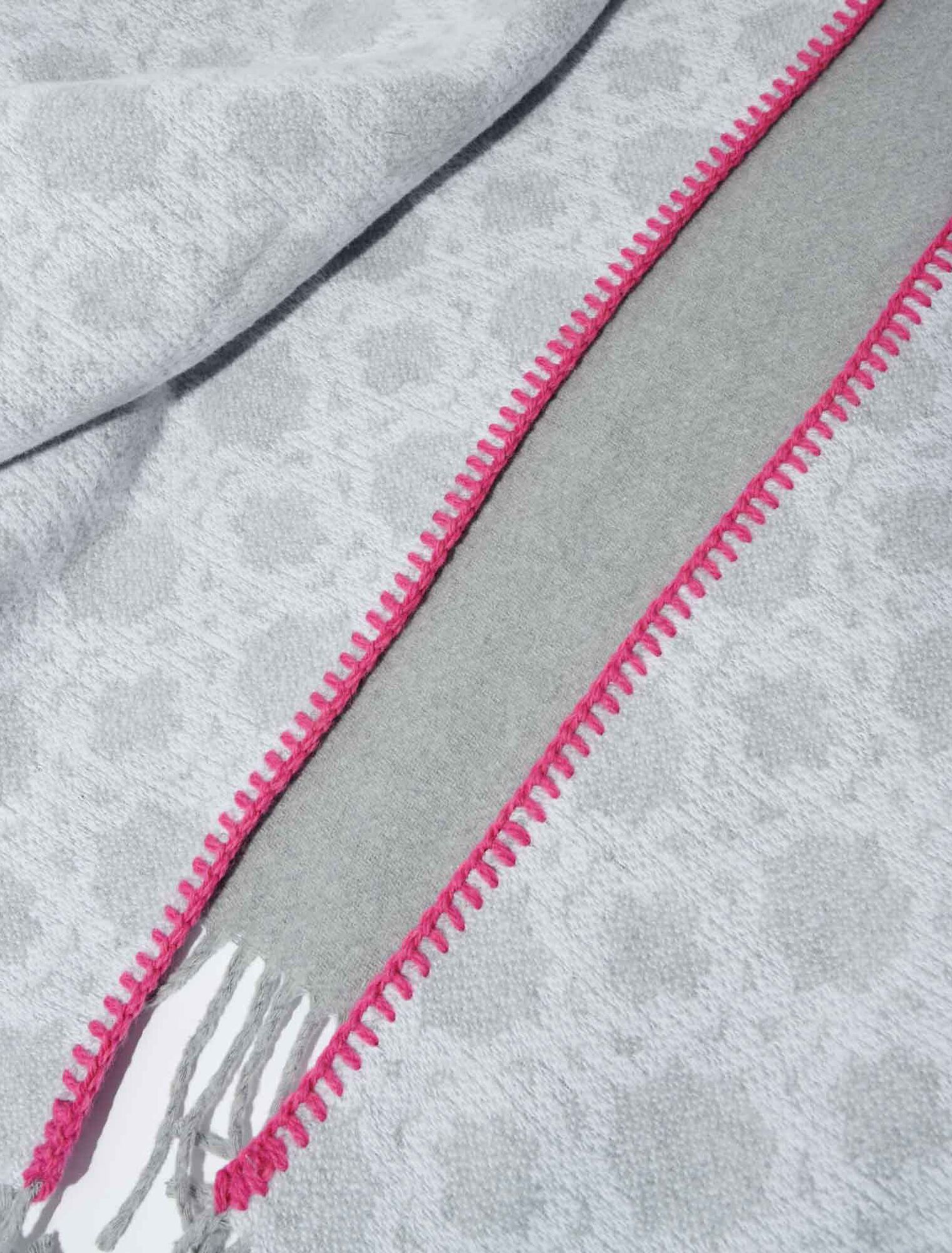 Poncho con monogramma