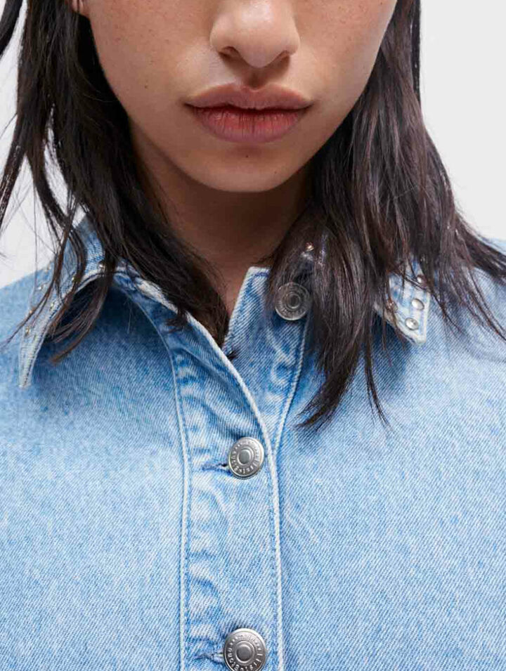 Giacca in denim con borchie