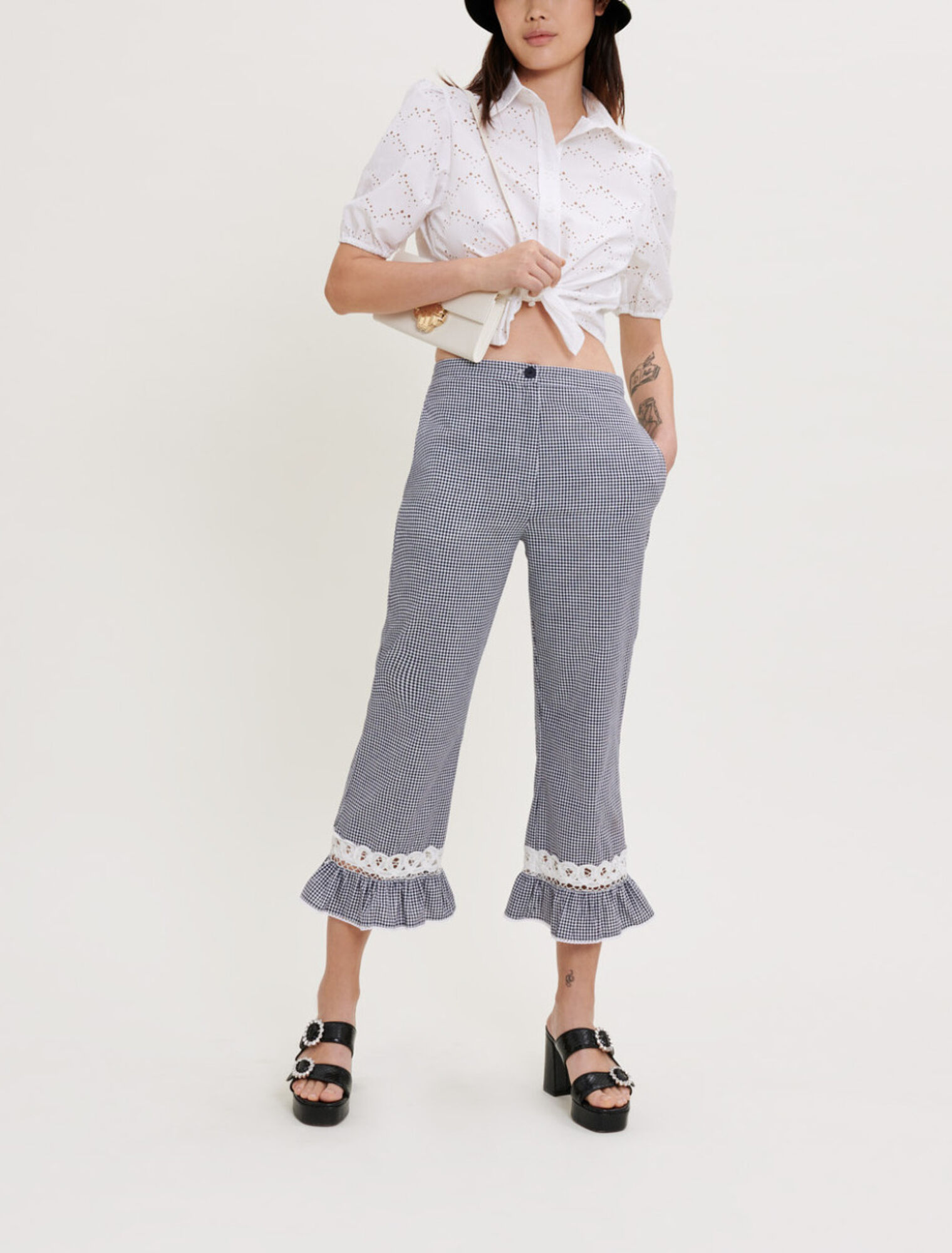 Pantaloni in pizzo e percalle