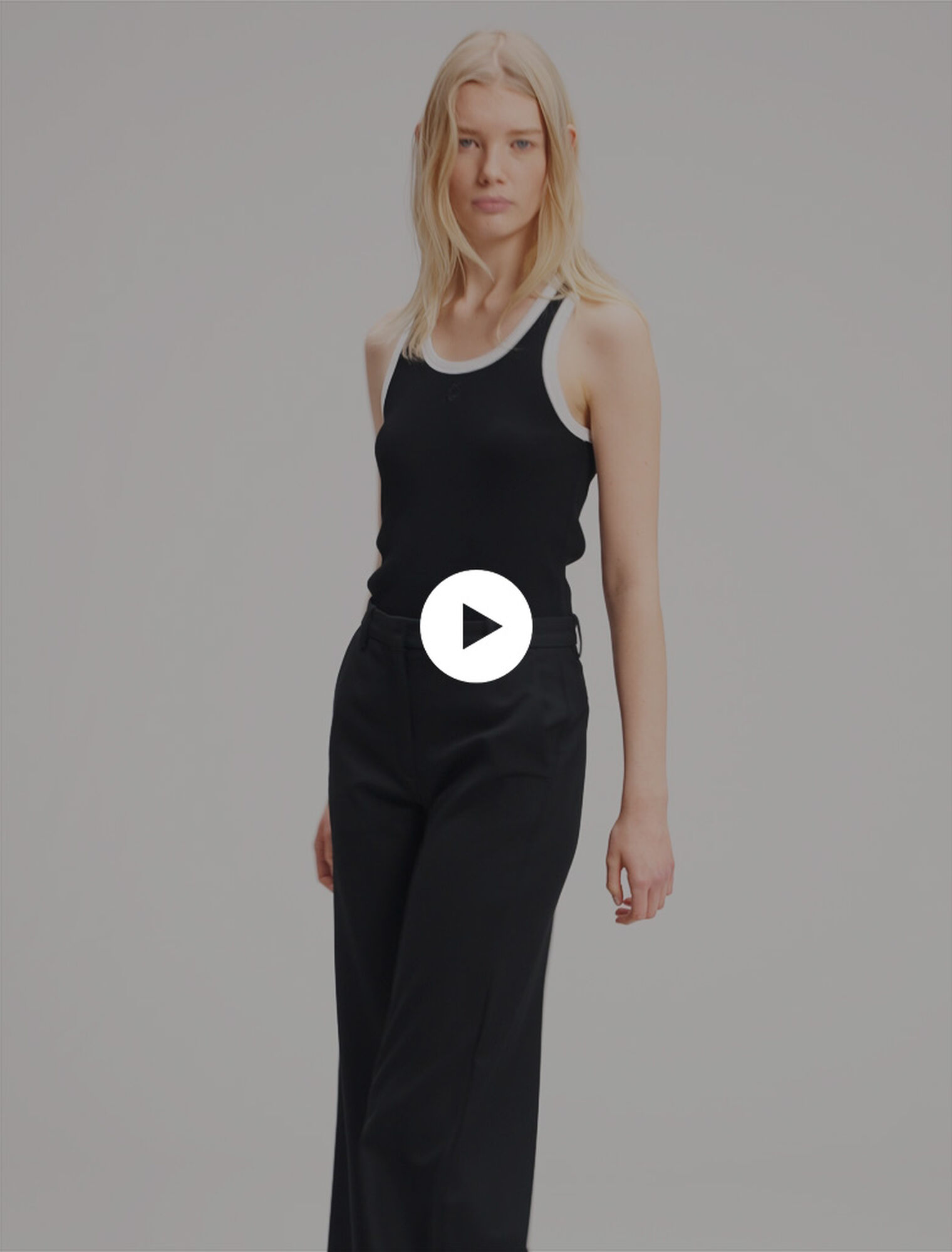 Pantaloni flare