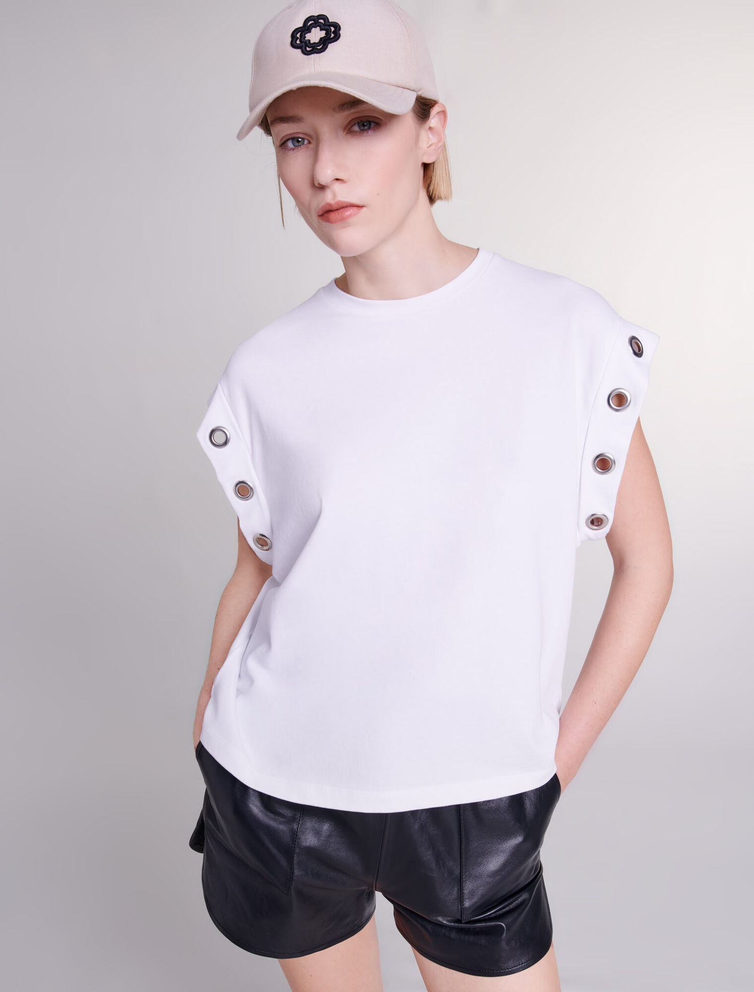 T-shirt con dettagli a occhielli