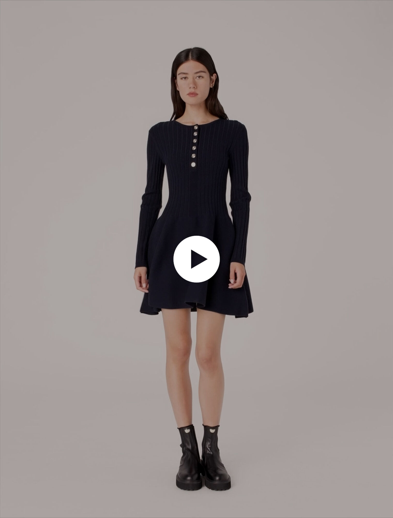 Abito in maglia con gonna svasata