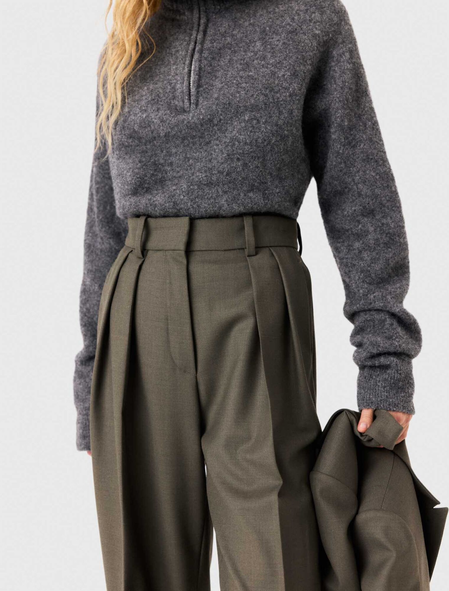 Pantaloni tailleur larghi a pieghe