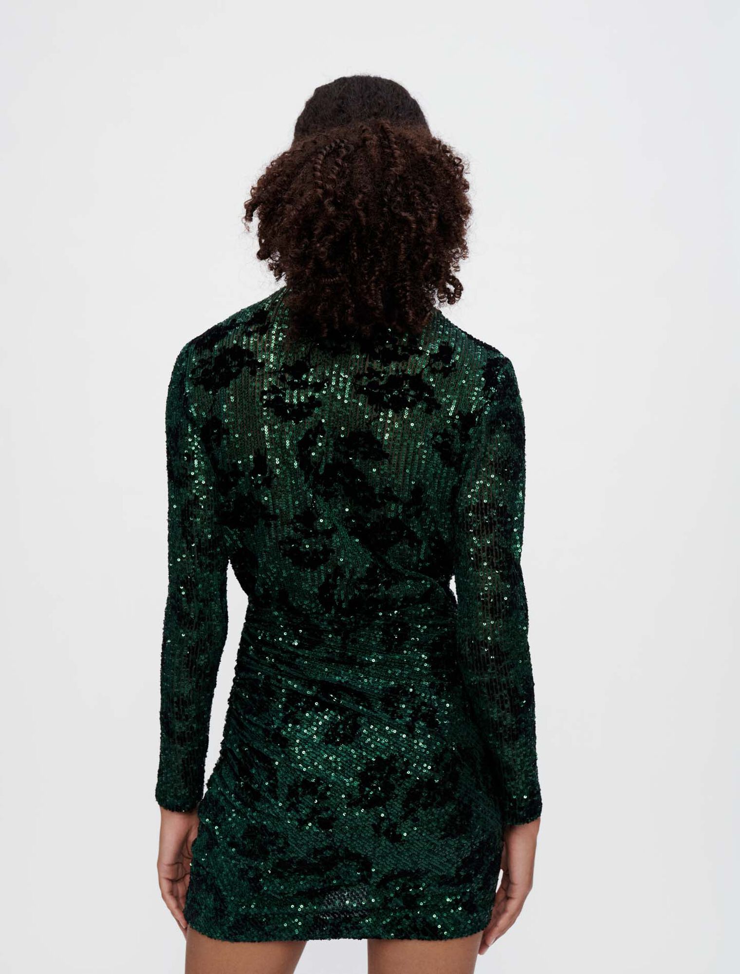 Abito ricamato con paillettes