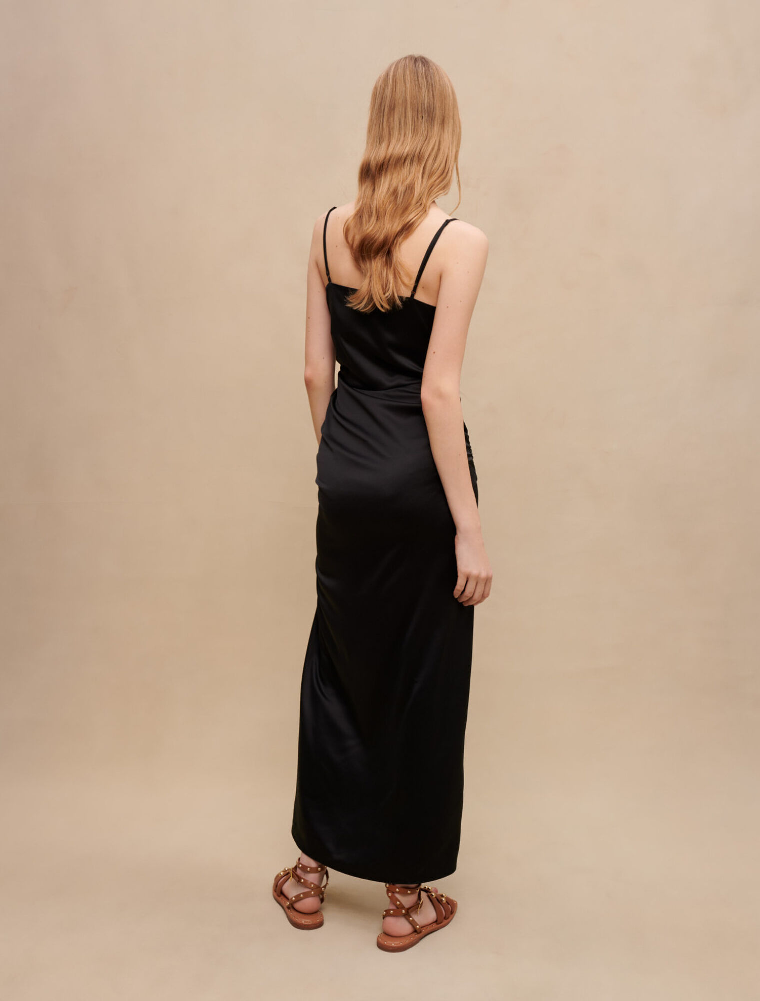 Maxi abito con spacco drappeggiato