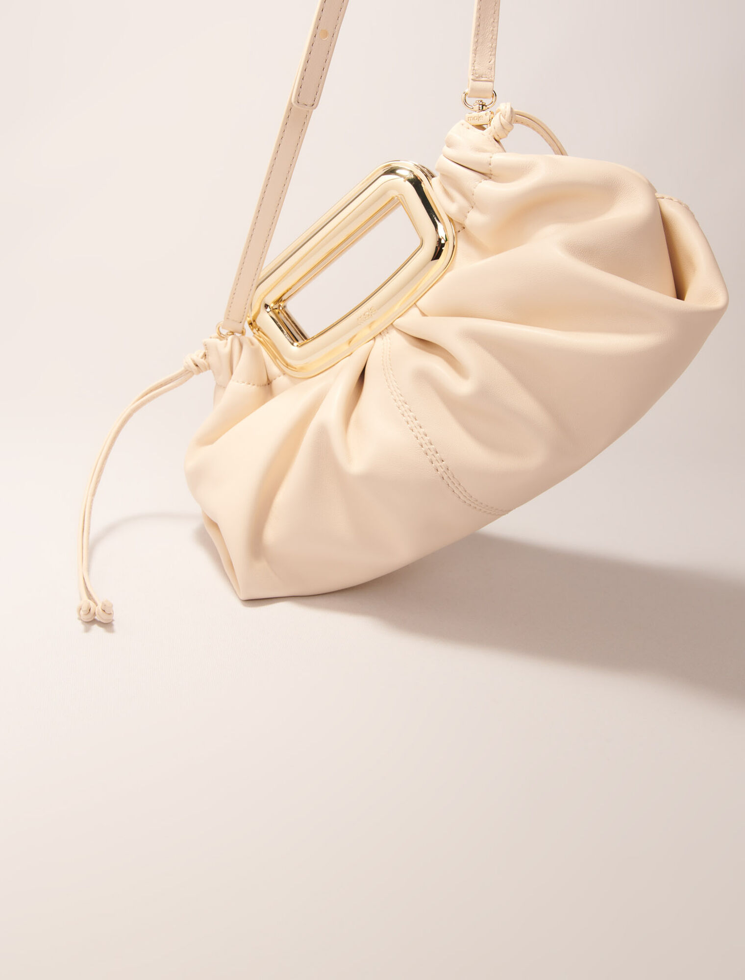 Clutch in pelle manico in metallo