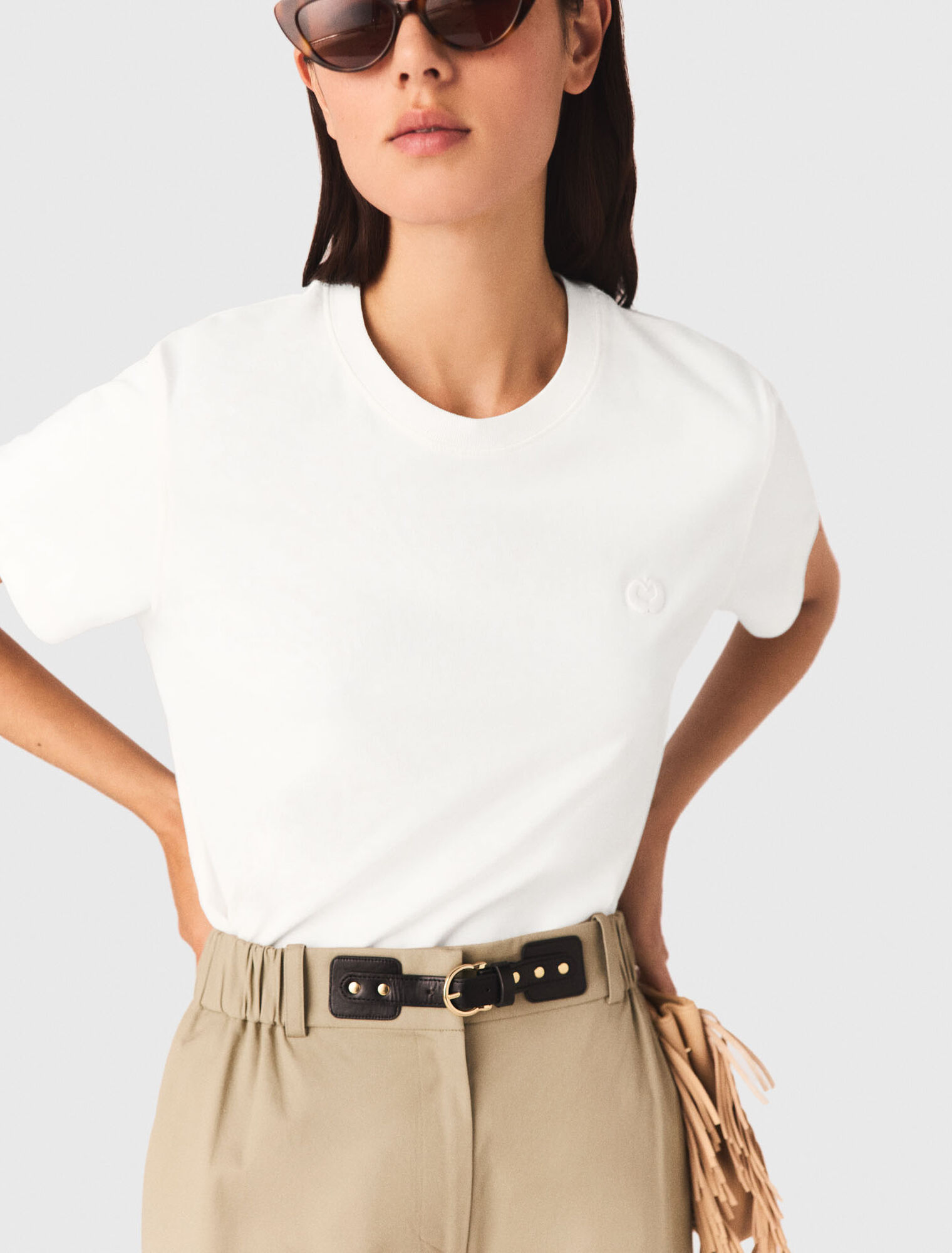 T-shirt con piccolo logo ricamato