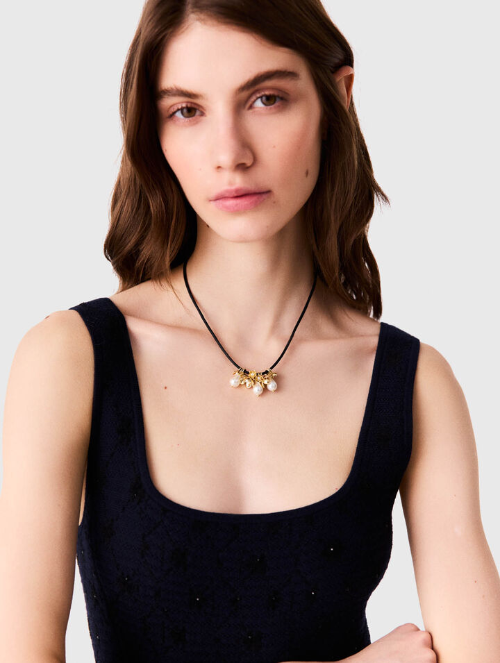 Collana cordino dettagli floreali