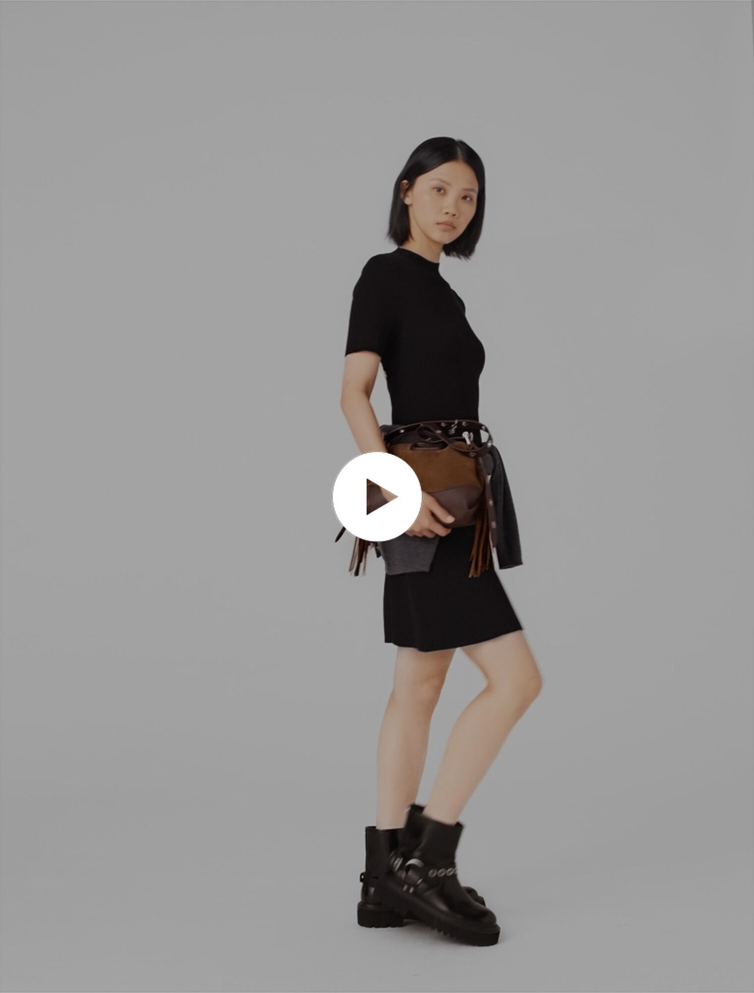 Abito corto in maglia con bottoni