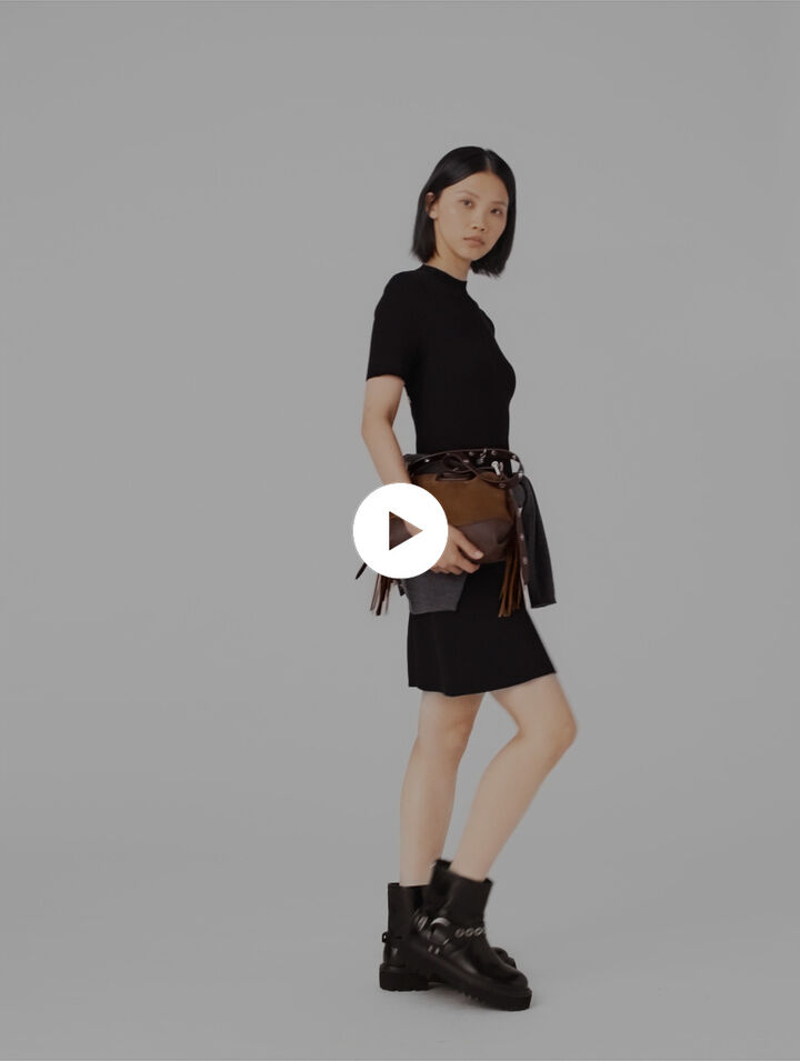 Abito corto in maglia con bottoni