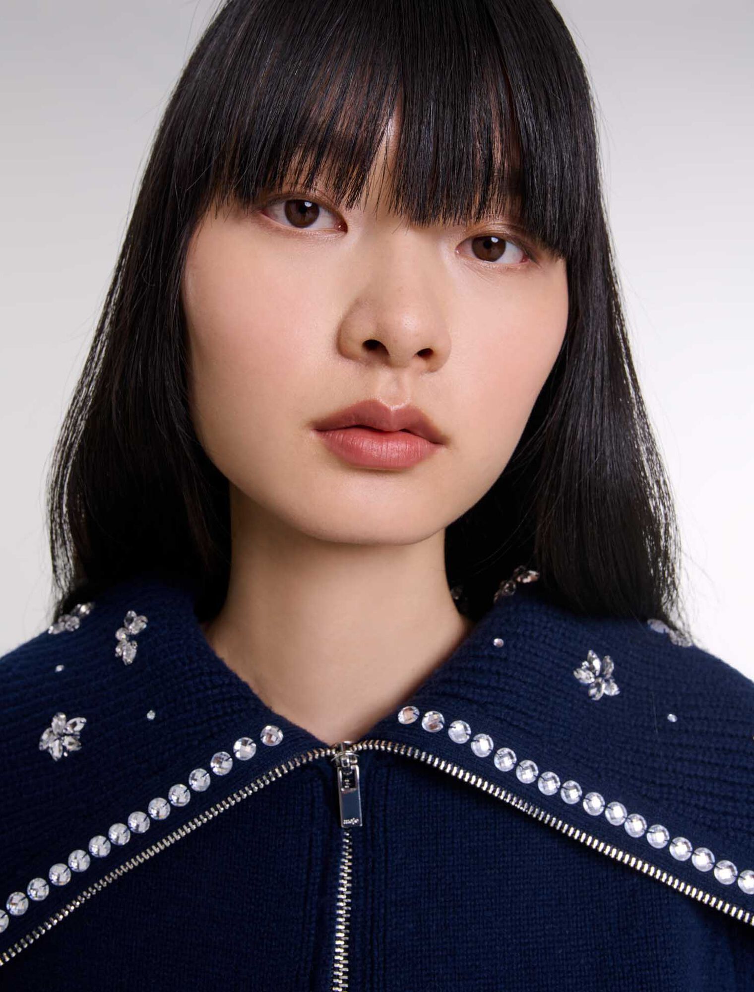 Cardigan con colletto bijoux