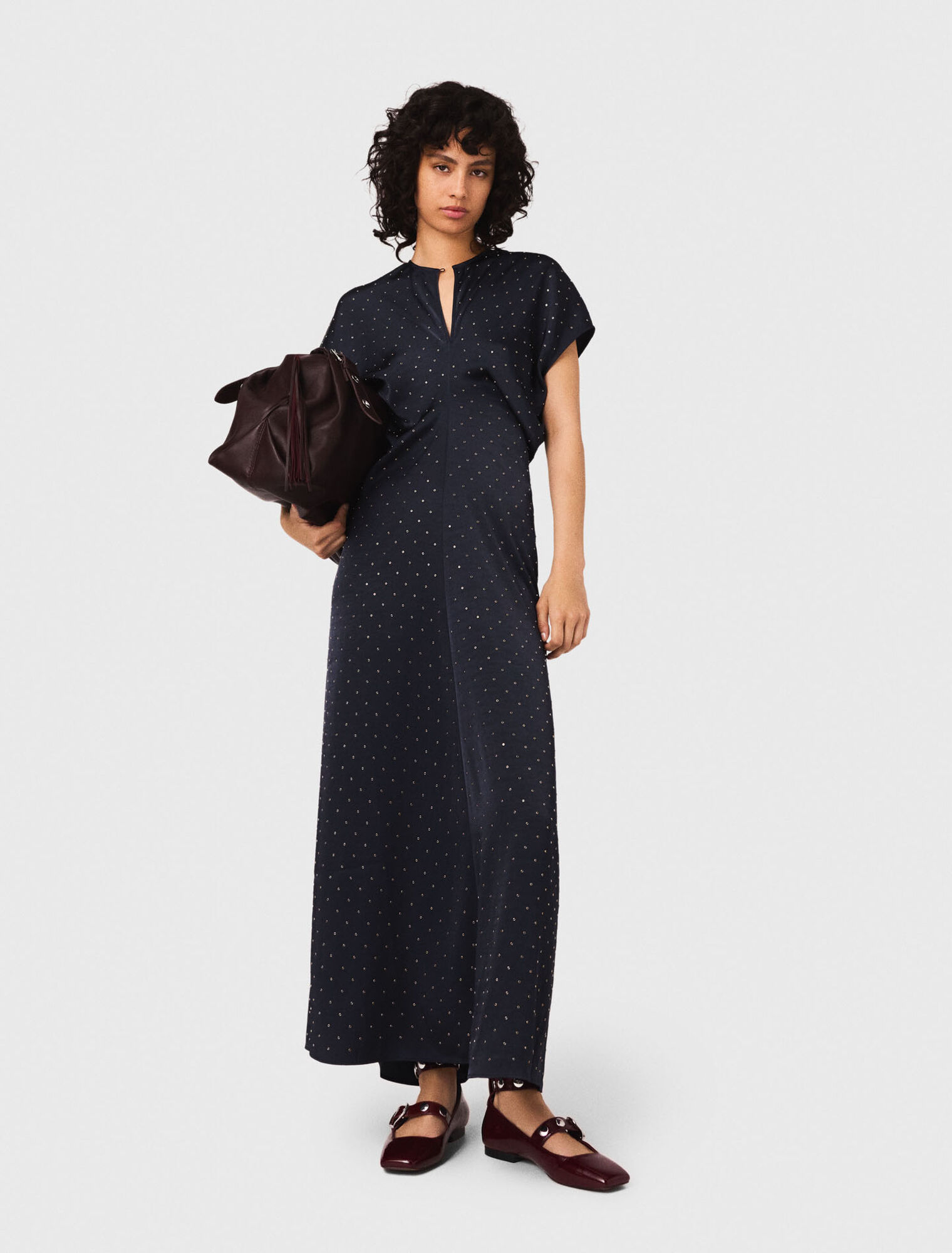 Abito maxi in raso e borchie