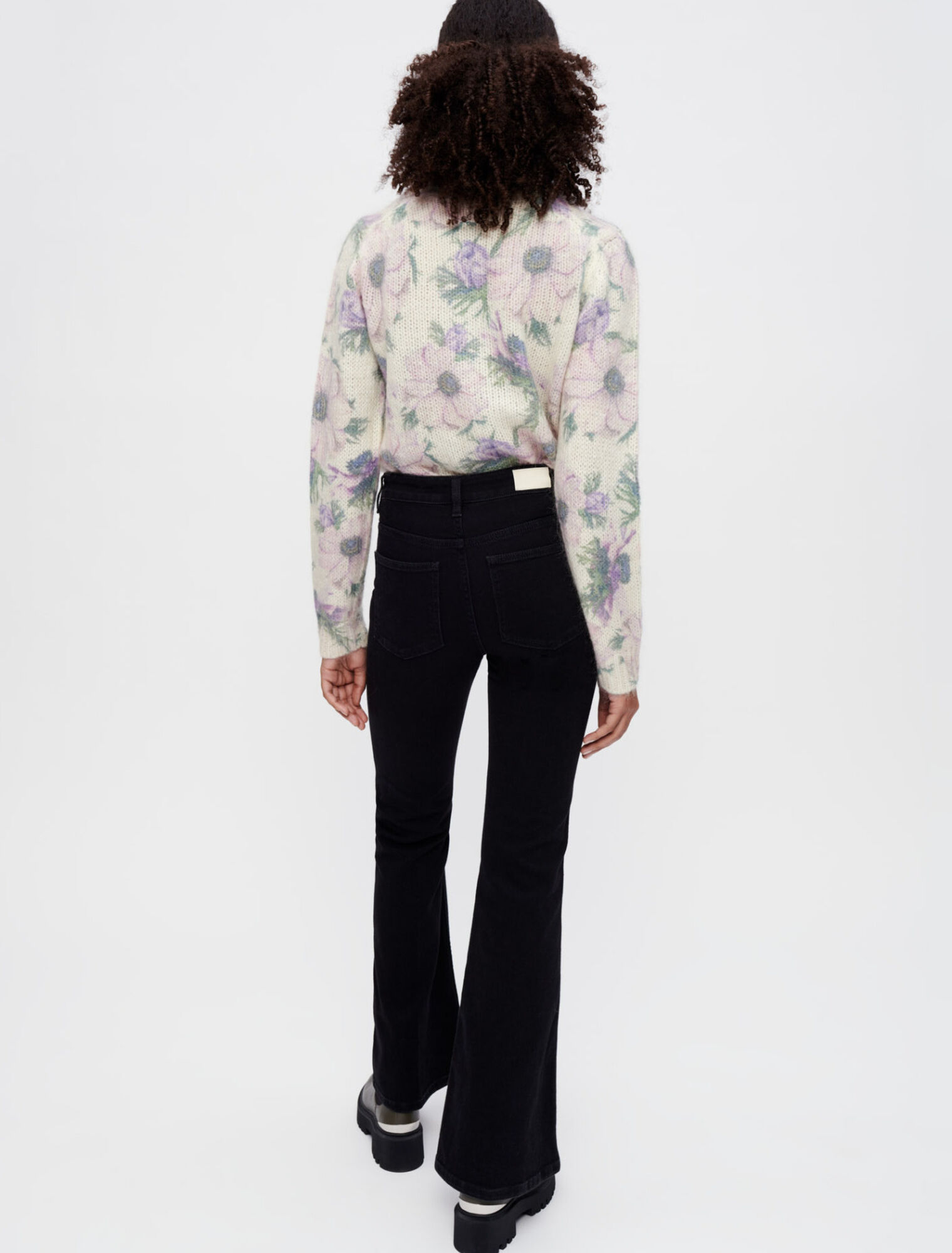 Jeans svasati con borchie